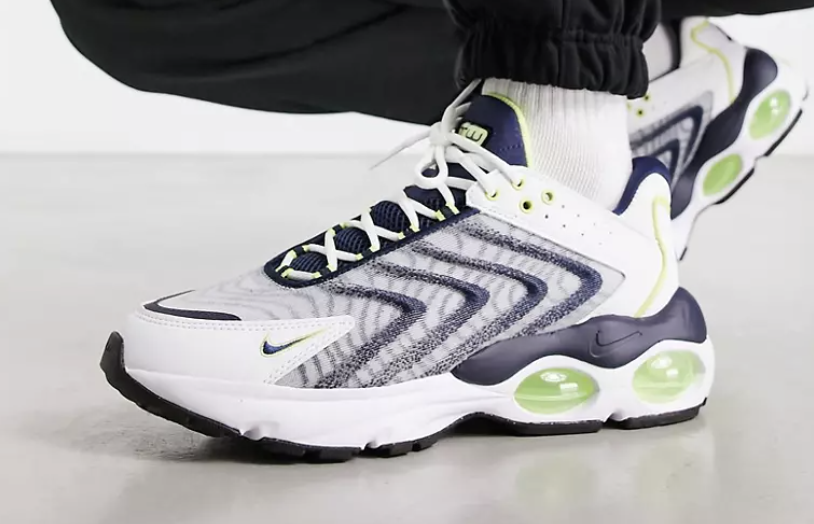 thesolesales's tweet photo. #ad The Air Max TW has 20% off at ASOS! 😀

Black > https://t.co/S4YMG86YrV
White Navy Neon > https://t.co/DtJE7KSLFC
Black White > https://t.co/GR1rzBB9p6
Cream Red > https://t.co/d8QozlJJ7O

*No code needed https://t.co/aKwC5jA677