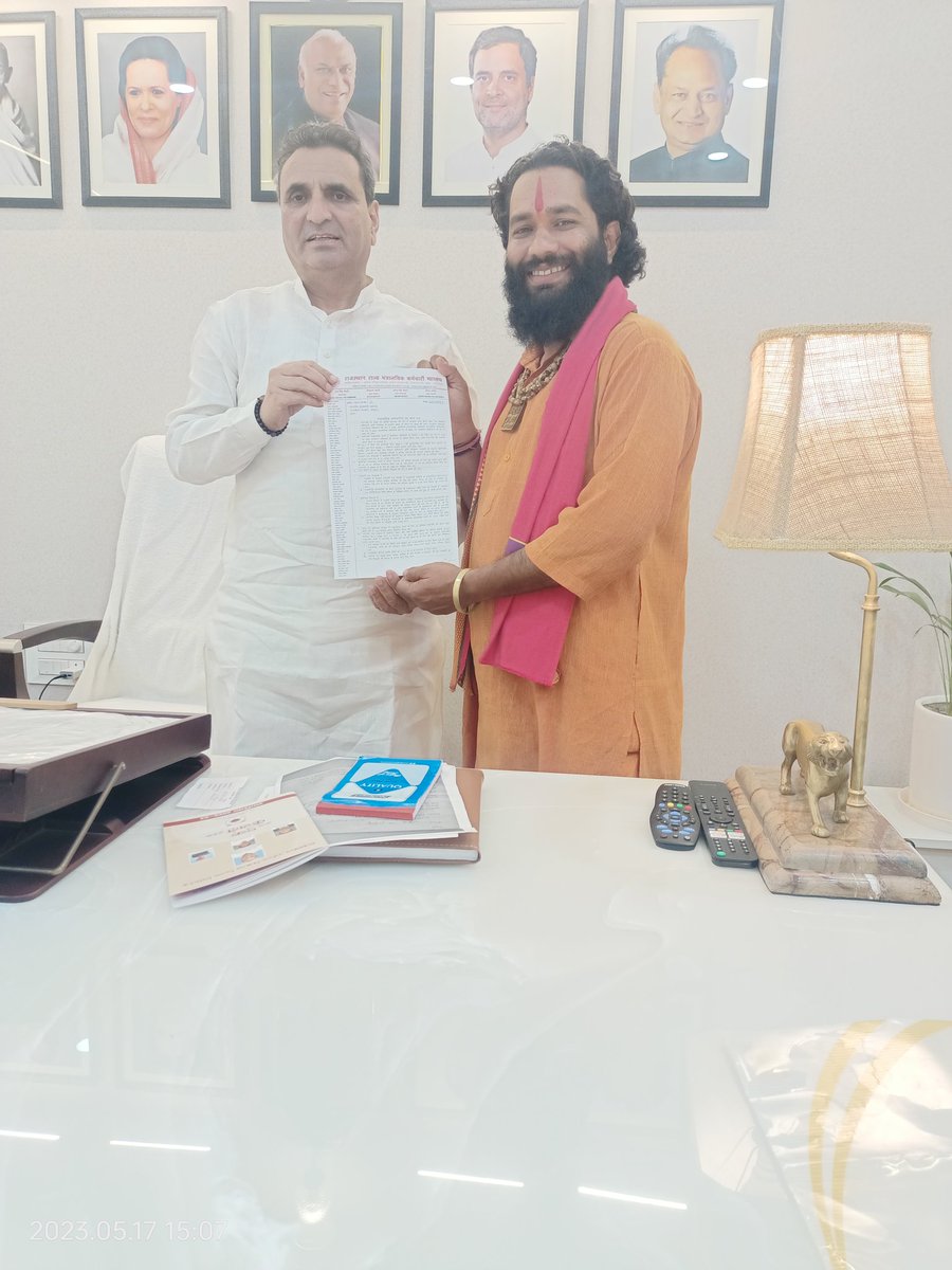 राजस्थान राज्य मंत्रालयिक कर्मचारी महासंघ द्वारा अपनी 11 सूत्री मांगों के लिए दिनांक 10 अप्रैल 2023 से सामूहिक अवकाश एवं दिनांक 17 अप्रैल 2023 से शिप्रा पथ पर महापड़ाव के संबंध में श्री धर्मेंद्र राठौड़ जी को शीघ्र समाधान हेतु ज्ञापन प्रस्तुत किया।
<a href="/ashokgehlot51/">Ashok Gehlot</a>