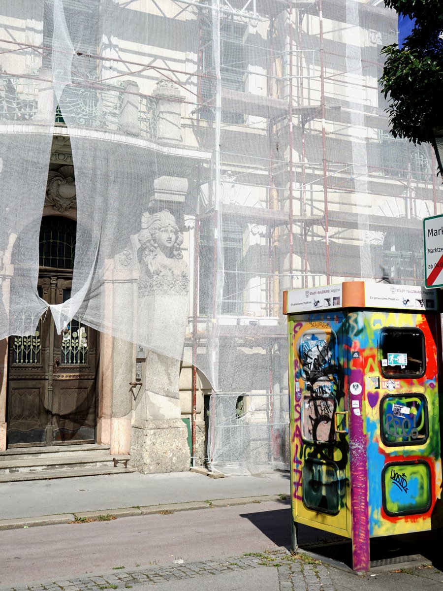 mpaganels's tweet photo. Do you still have a #PhoneBooth in your city?
Since their downfall, they've been gradually removed and it's nowadays very rare to come across one.
Quite the opposite in #Salzburg, where every other block there's one!
Shot on #sonyalpha7II, by #mpaganels 

#streetphotography https://t.co/cyWwnuIl8e