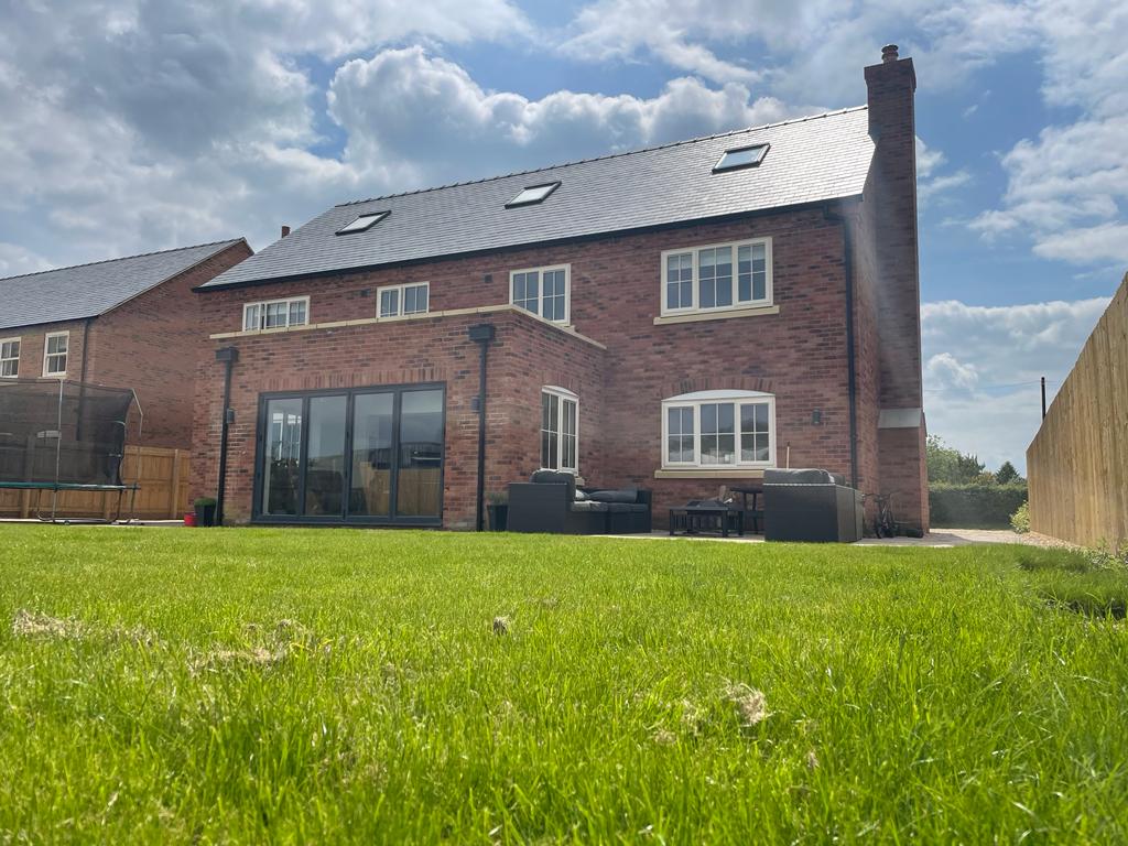 ManagerBuild's tweet image. How much does a self build cost? This house was built for £320k using the steps and guidance at build-manager.co.uk
#selfbuild #selfbuilduk #buildingthedream #granddesign #custombuild
