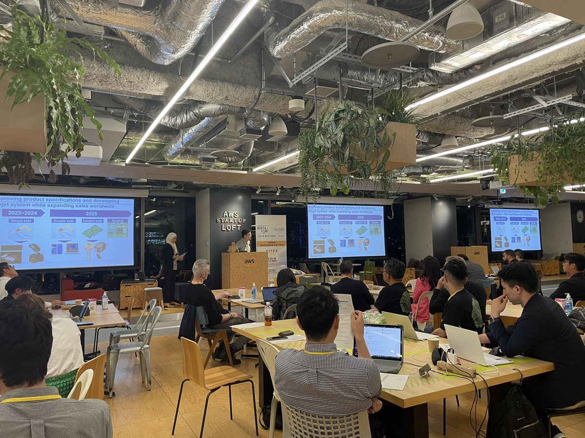 kasumistie's tweet image. Dubai World Trade Center、JETROと中東進出を目指すスタートアップによるピッチを開催してます！@ #awsstartuploft 
謎のホーム感ある