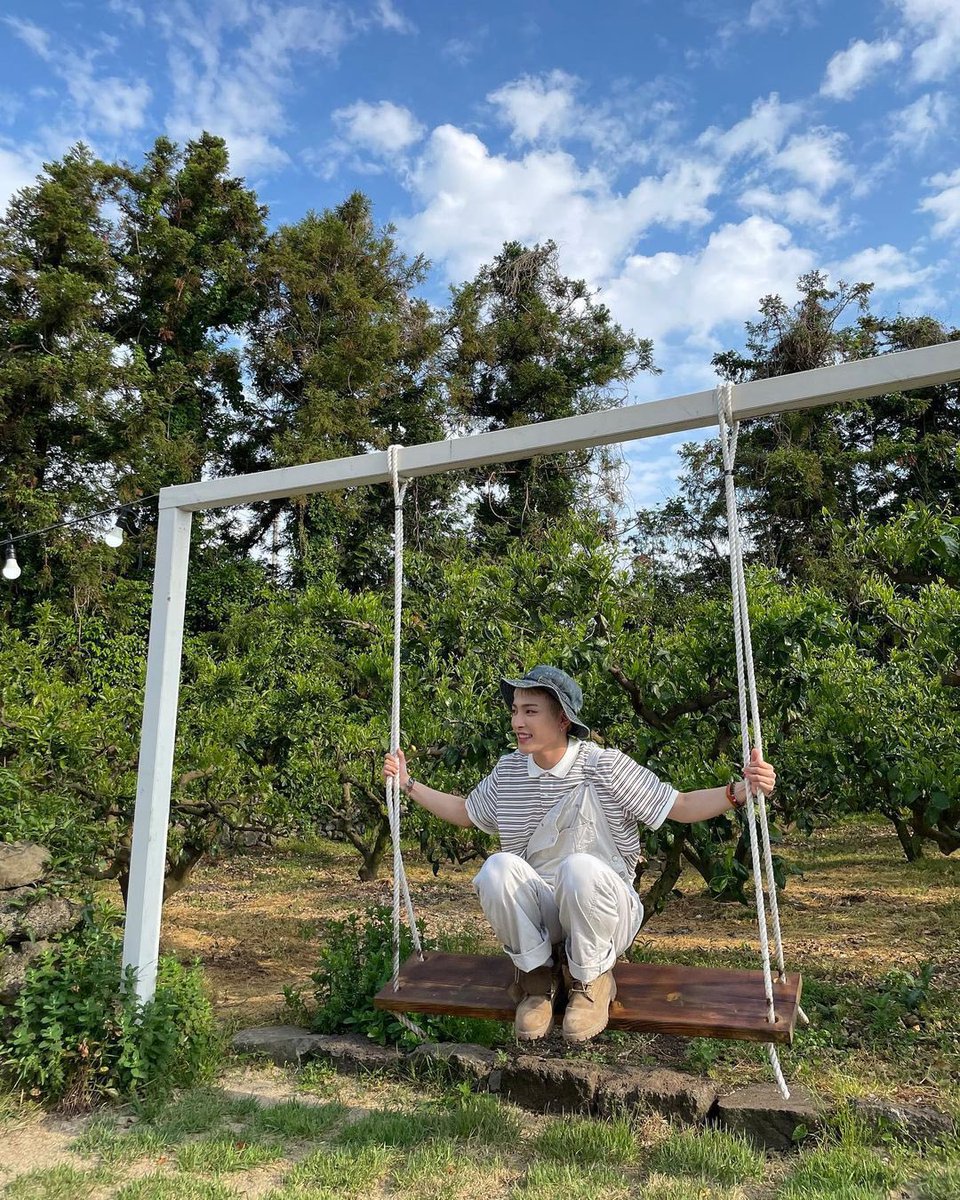 ateezsft's tweet photo. cute hongjoong having fun https://t.co/cNA0y9LwxT