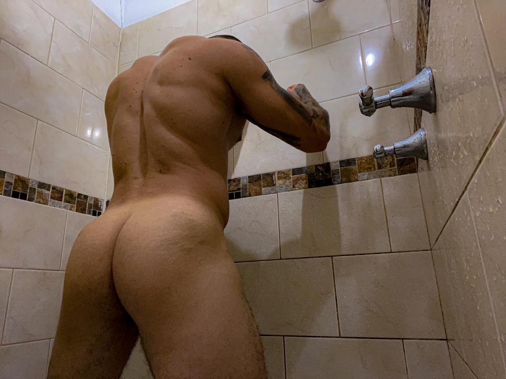 My front 🍆 or my back 🍑? RT if you want BOTH 😏