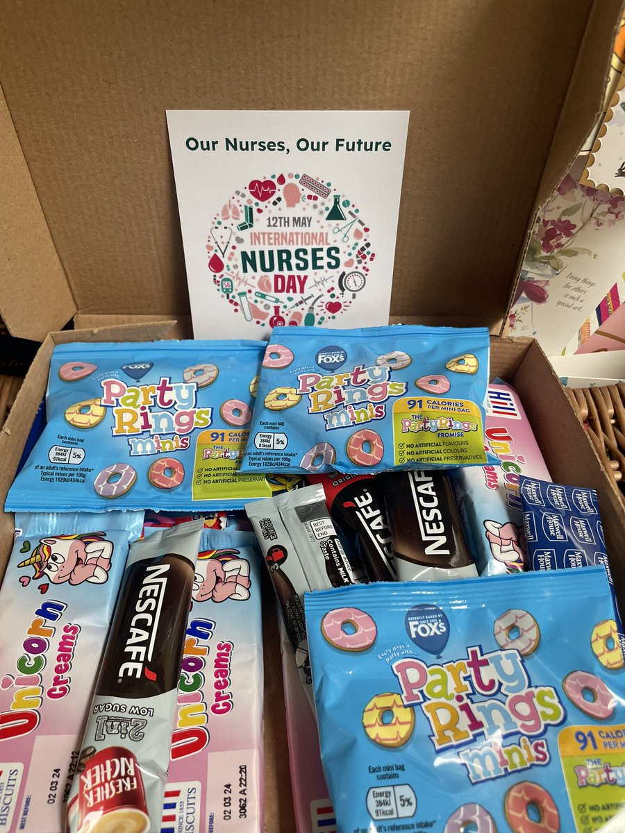 fcameron2003's tweet photo. Thank you to the amazing @Amy_MMPharmTech for always making us feel appreciated 🤍 we equally appreciate you! #teamwork #internationalnursesday2023 #treats #childrenscommunitynursing @Dolly_dolby @SolentNHSTrust https://t.co/47E7yfJNm6