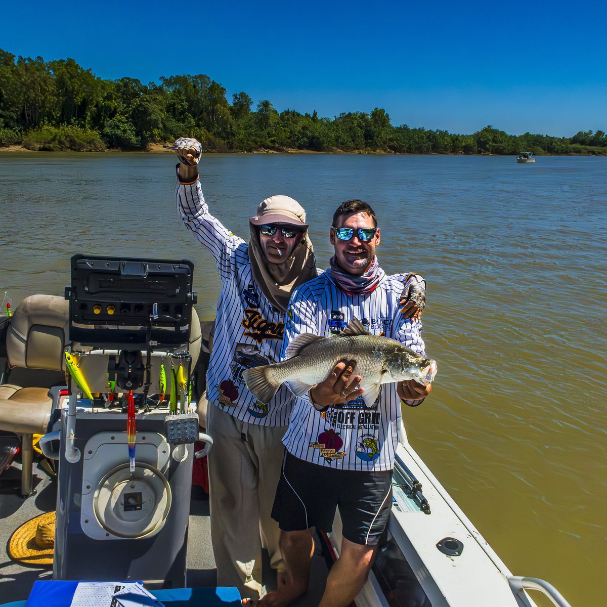 The might tigers 🐯 team helped me land this gem of a fish, 83cm was our biggest for the week and yet again super fat and healthy.

#2023barraclassic #barra #barramundi #fishing #dalyriver #northernterritory #banyanfarm #fishmonkeygloves #shimanofishing #gloomis #luminarneo