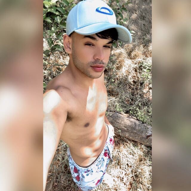wesley436233's tweet photo. -‘Meu filho olhou pra mim e disse parabéns papai.., depois eu Olhei e quase esqueci que o garoto era imaginário. 

                        Vyt9 🎁         〴♥ △⃒⃘•·۰.• https://t.co/llAIqz4jfB