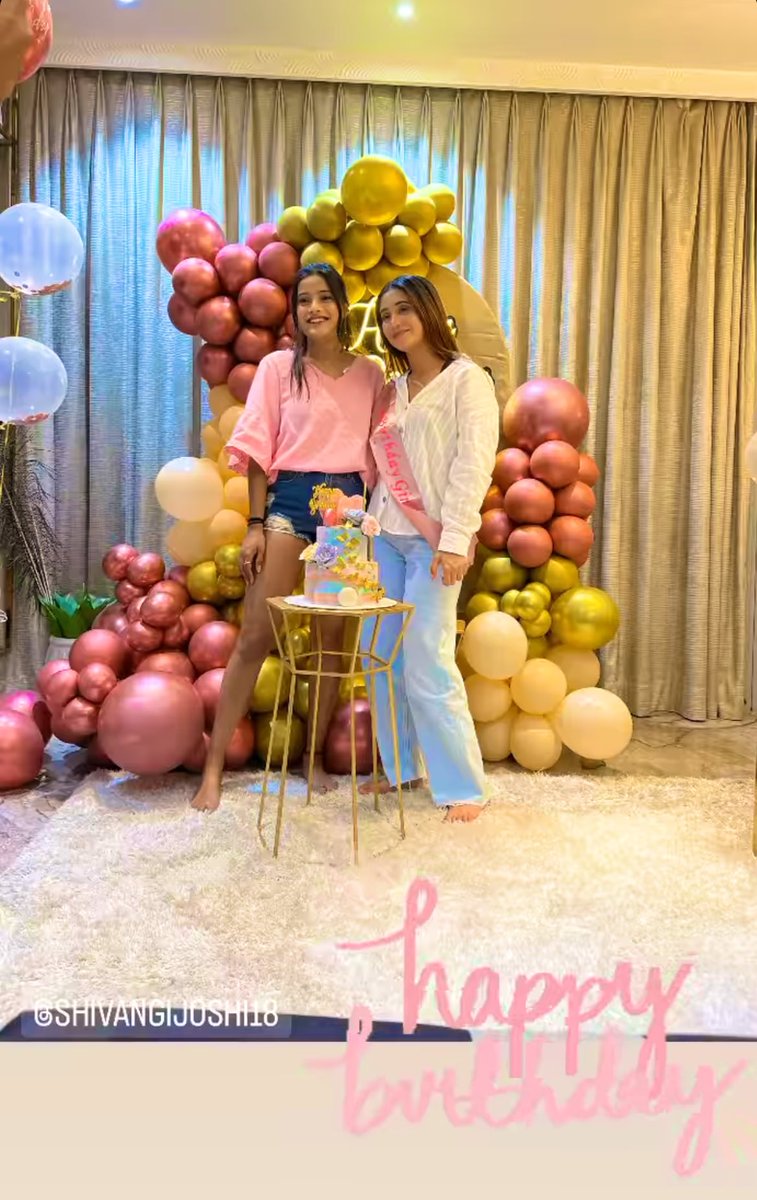 - pretty joshi sisters ♥️🩷

HDB SHIVANGI JOSHI 
#HappyBirthdayShivangiJoshi