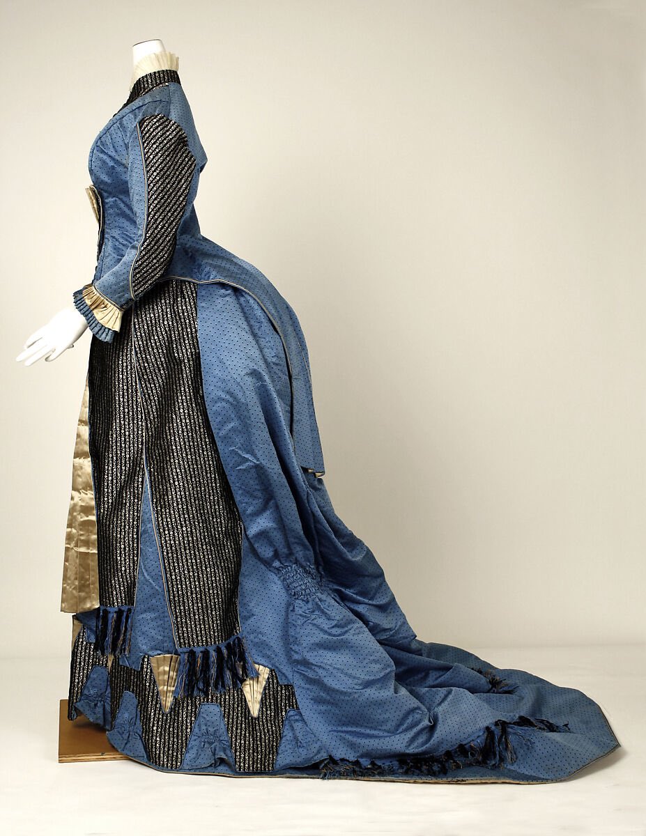 kateStrasdin's tweet image. This is a LOT! Just in these few square inches of gown, there are so many different fabrics, patterns &amp;amp; techniques. I love the complexity of the #1880s, the sense of ingenuity stitched into the very seams of dresses like this, unexpected angles, fastenings and colours @metmuseum