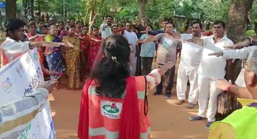 GaddamTejaSri1's tweet photo. Cleanliness drive conducted at padmarao nagar park and taken pledge from citizens and staff in the view of World environment day -Regards Environmental Specialist Begumpet circle https://t.co/heUSR15dzs