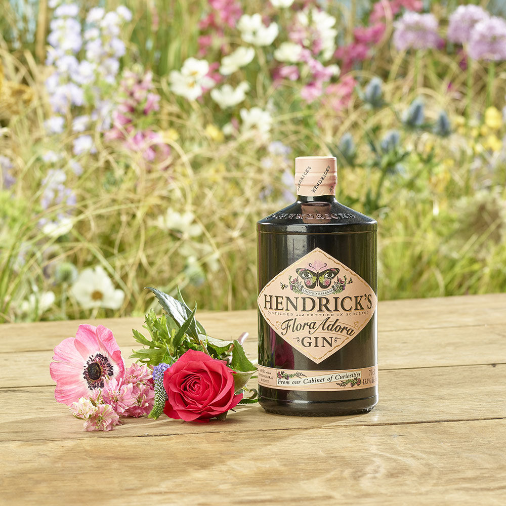 houseofwinegr's tweet photo. Το Hendrick’s FLORA ADORA είναι το νέο Limited Edition που γεννήθηκε στο Hendrick’s Gin Palace. Ενα σαγηνευτικά δροσερό και πλούσια αρωματικό τζιν είναι μόλις..

..ένα κλικ μακριά σας
https://t.co/1KXP0gbp6Q

#hendricks #gin #floral #limitededition #spirits #houseofwine #ecava https://t.co/AMgR0T2RKe