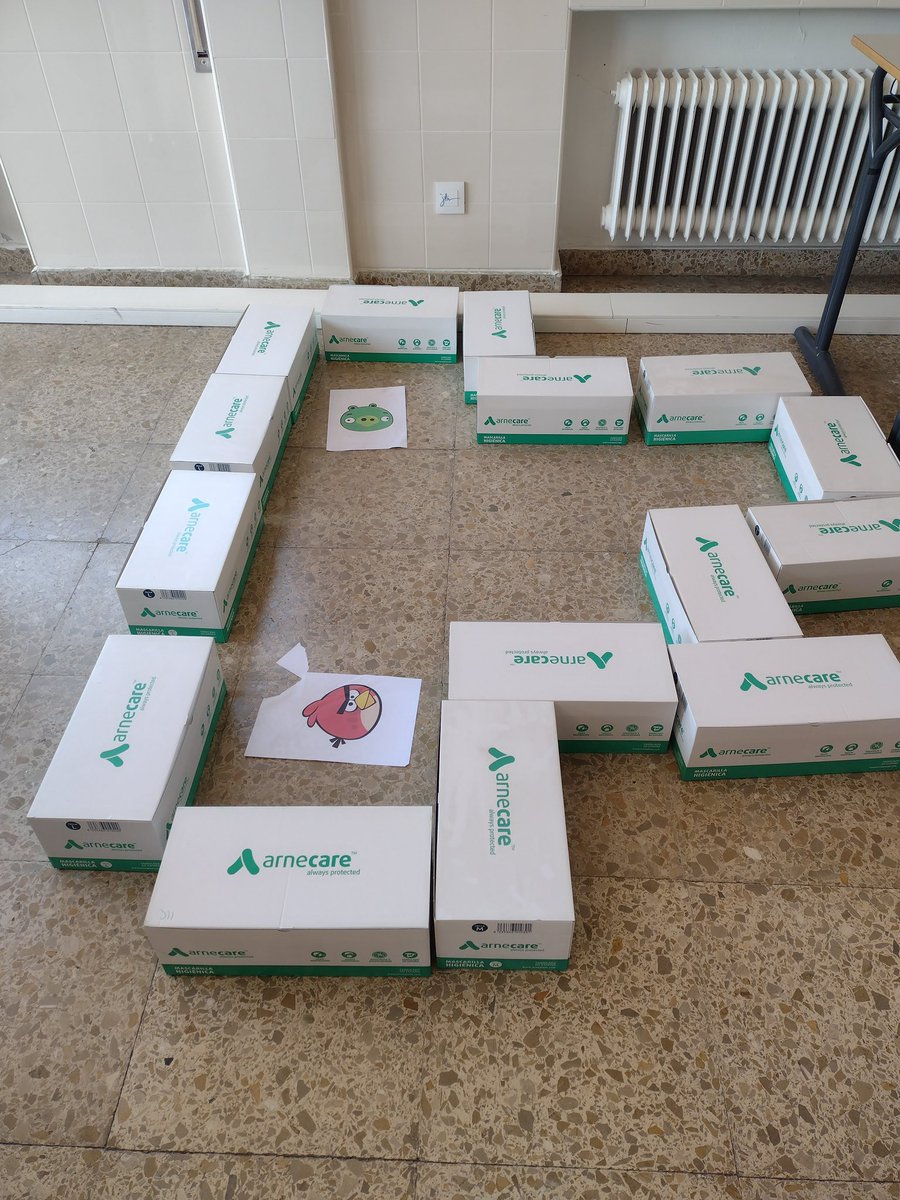 jesuitasrioja's tweet photo. Los chicos y chicas de 3* #primaria han trabajado con los profes de informática de formación profesional con una plataforma en la que han aprendido a programar. Un mundo con muchas posibilidades y que nuestros peques tienen que aprender a dominar. #fp #programacion #informatica https://t.co/9OTGapD8K6