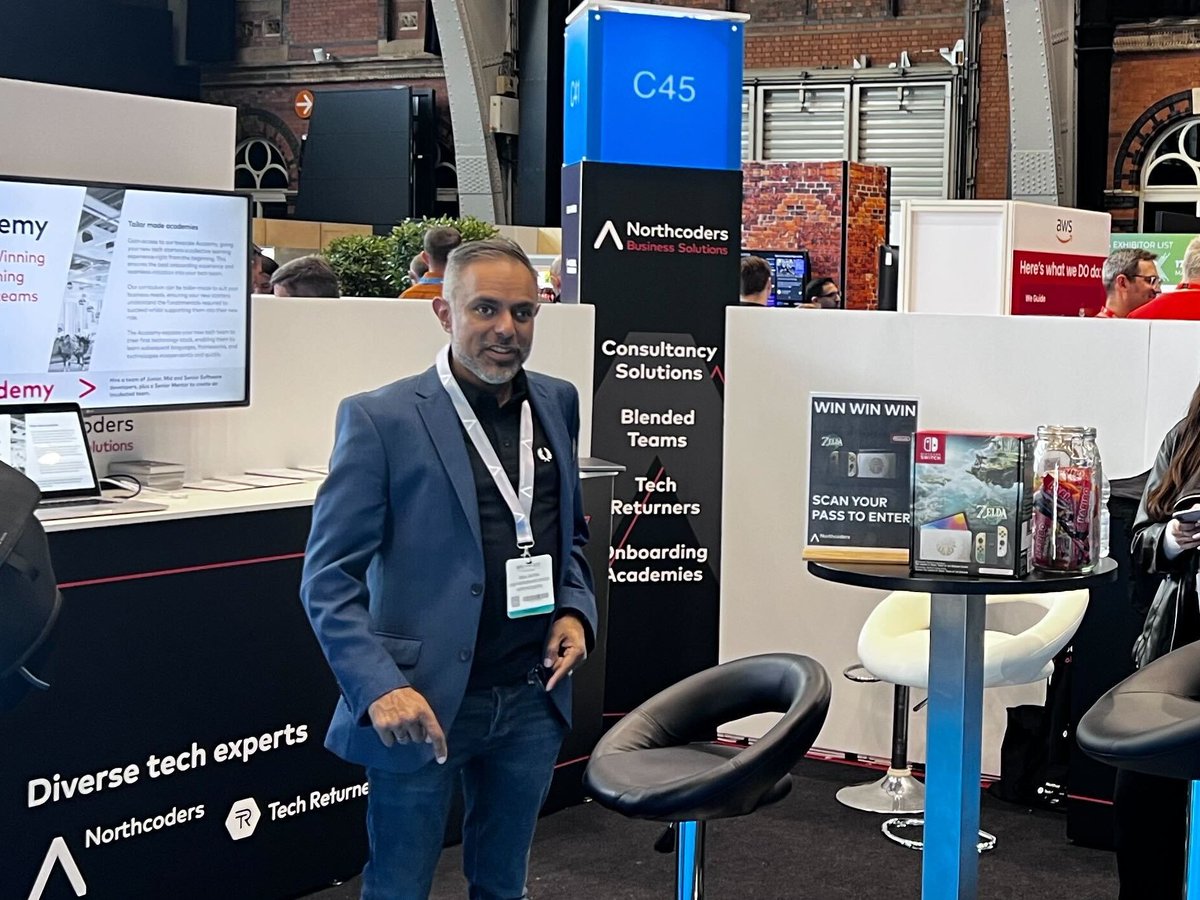 techreturners's tweet photo. 🧵DTX-goers! The  @northcoders &amp; Tech Returners team are ready with a smile at stand C45. Come for a friendly chat (maybe some swag!). Or if talks are your thing, check this thread for some candid, insightful talks on all things tech skills &amp; wavy-lined coding careers! #DTXMCR23 https://t.co/aUN5wTKpF5