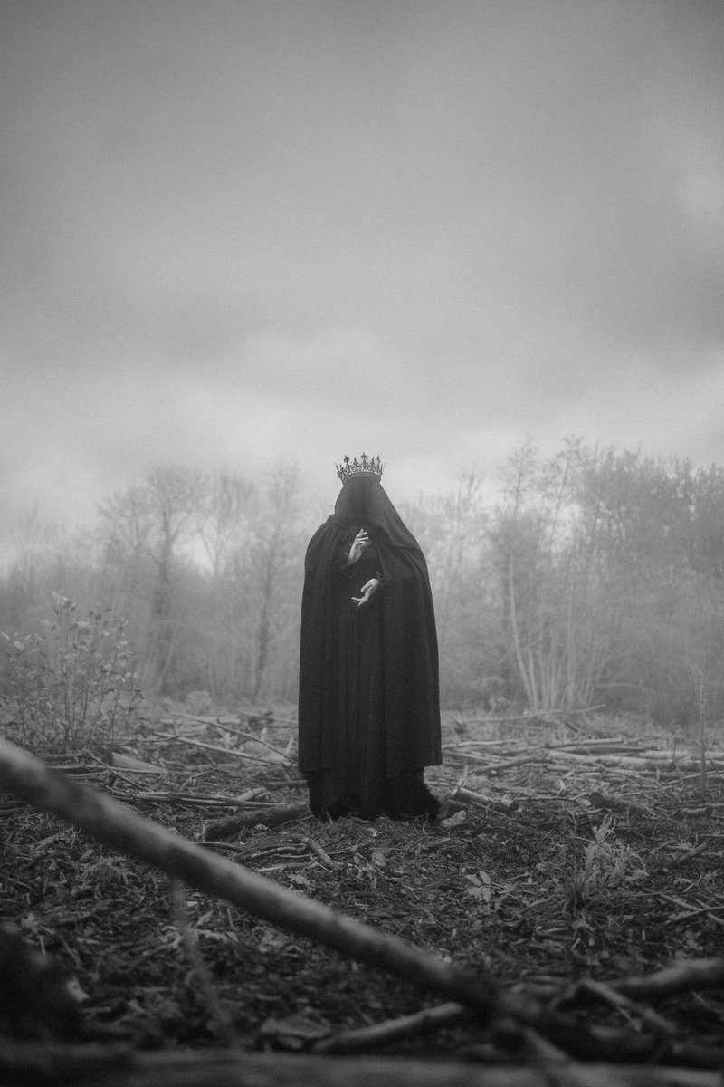 faallwy's tweet photo. Aujourd’hui c’est mon anniversaire, j’ai 22 ans. Je vous présente mon travail et ce qui me motive dans la vie : la photographie. Je vous invite à le repartager si vous l’appréciez, je serais très honorée 🦇🖤

Faallaway. https://t.co/NDMCT8xaJ3