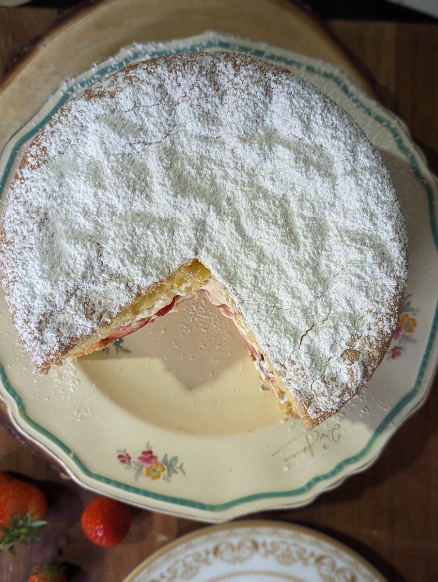 Strawberry and Cream Sponge Cake by @eunicepower brought to you by @BellingIreland