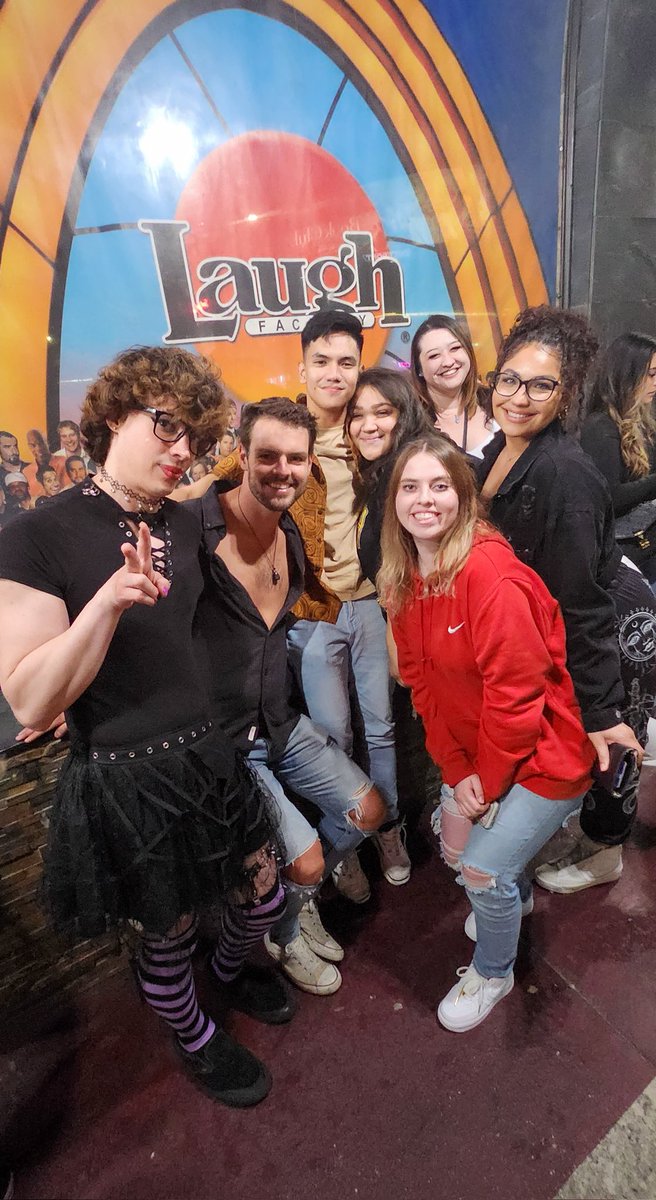 jayronmunoz1's tweet photo. @mattrife complimented my colleague's outfit. I greeted him about it, he didn't expect Matt genuinely liked his style and thought he'd get make fun of.  How I witnessed that was a wholesome experience.

Influence is an opportunity to make someone's day.

#laughfactory
#mattrife https://t.co/wF0CTEwKav
