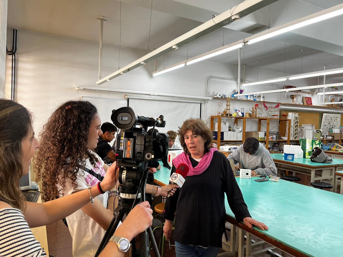 TecBellSpace's tweet photo. ‼️📺AVUI HA VINGUT LA TV📺‼️

Avui ha vingut la @lhdigitalh a fer-nos preguntes molt interesants sobre el nostre projecte, hem estat encantats de colaborar amb ells y estem molt orgullosos de haber arribat tan lluny.😁

Aquest reportatge sortira avui a les 15:00 a la TV LH. https://t.co/E1l6awpWLK