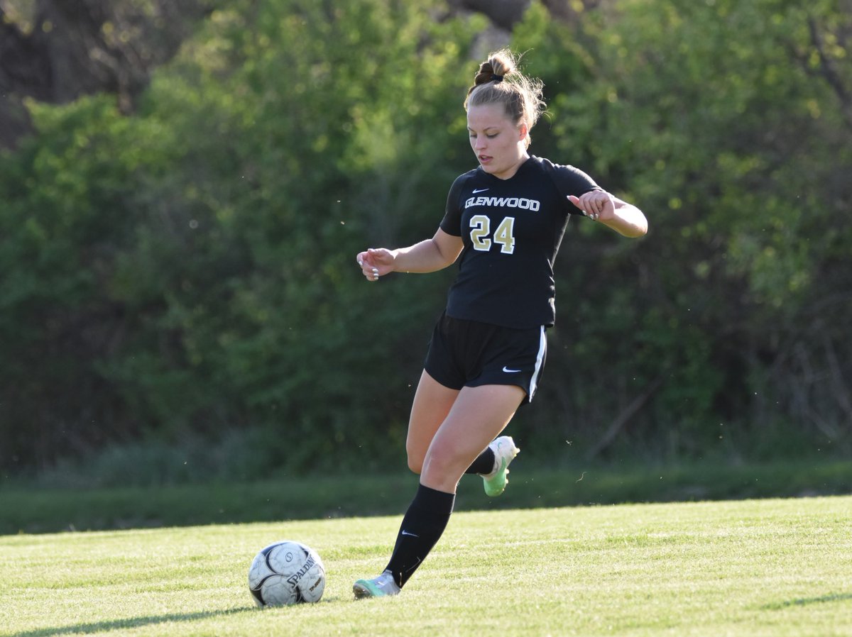 GwoodGrlsSoccer's tweet photo. 🤩🤩🤩GAME CAPTAIN🤩🤩🤩
Our team voted AVA SCOTT as our Game Captain this week for stepping up to hold the center back line & leading the Defense with such success! Thank you AVA for your leadership on and off the pitch!
#gamecaptain https://t.co/4b5p1V0p7b