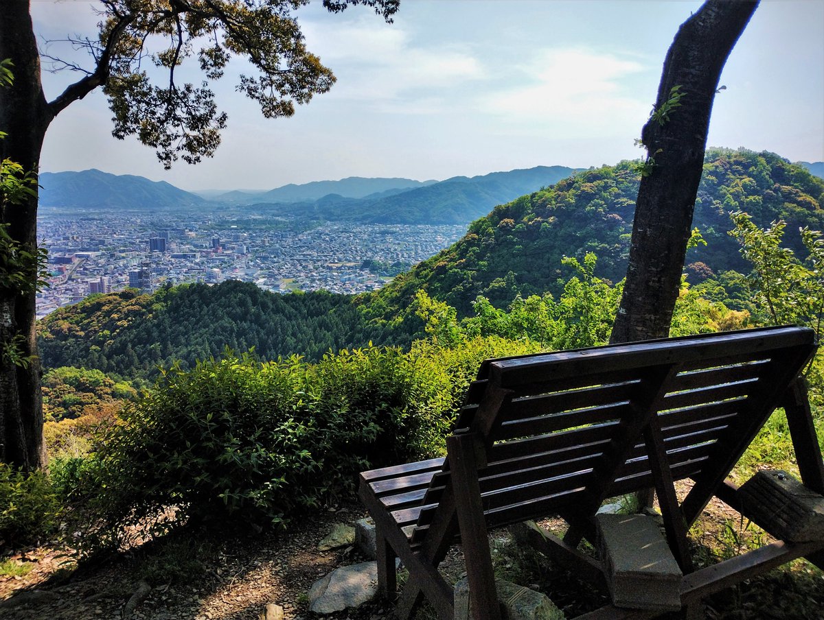 venayamaguchi's tweet photo. Ha llegado la época del shinryoku (新緑, literalmente “nuevo verdor”)🌿
A medida que avanza la primavera, las montañas de Yamaguchi se transforman en un frondoso tapiz de tonos verdes, y nuestro lugar preferido para disfrutar de unas fantásticas vistas es el monte Konomine (高嶺) https://t.co/8mx5FC3Lnv