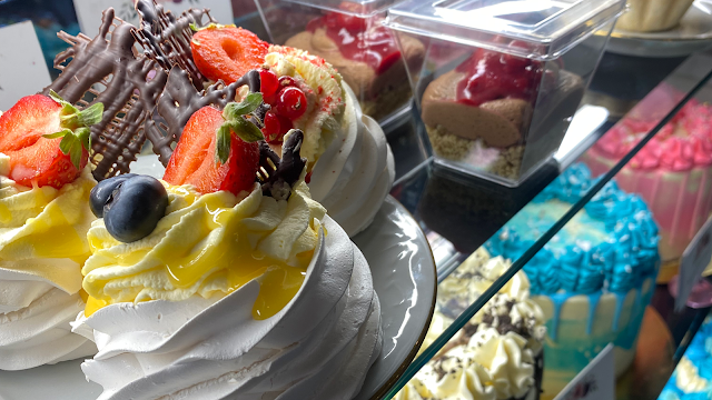 Random Bakery tweet media