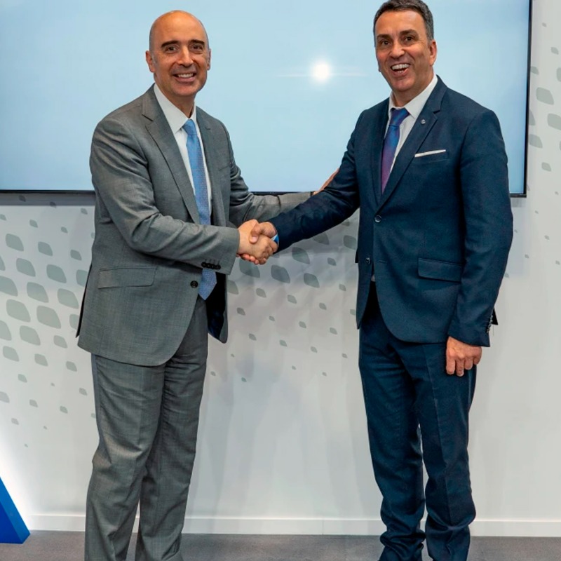 TE_GranEmpresa's tweet photo. ✈️ @Telefónica y @Airbus integrarán #5G en el sector aeroespacial en Defensa ➡️ facilitando conectividad 5G SA segura entre sistemas/personas y plataformas, tripuladas o no, y los flujos de información necesarios en toma de decisiones.

@JLGilperez @FEINDEF_ #TelefónicaEmpresas5G