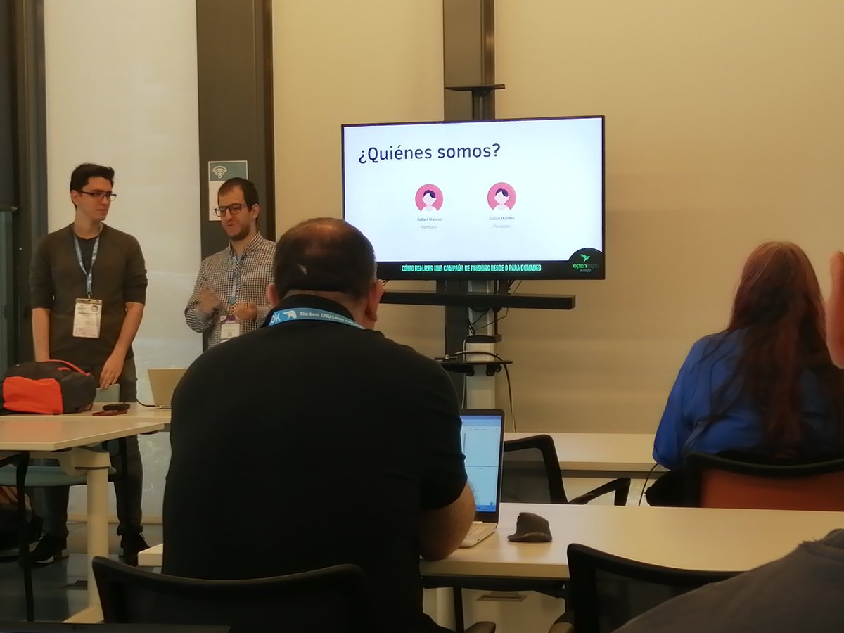 Gwalrock's tweet image. Hace un ratito que hemos arrancado el taller de #phishing en @OpenExpoEurope
Toca aprender.

#hackbysecurity #hackers
