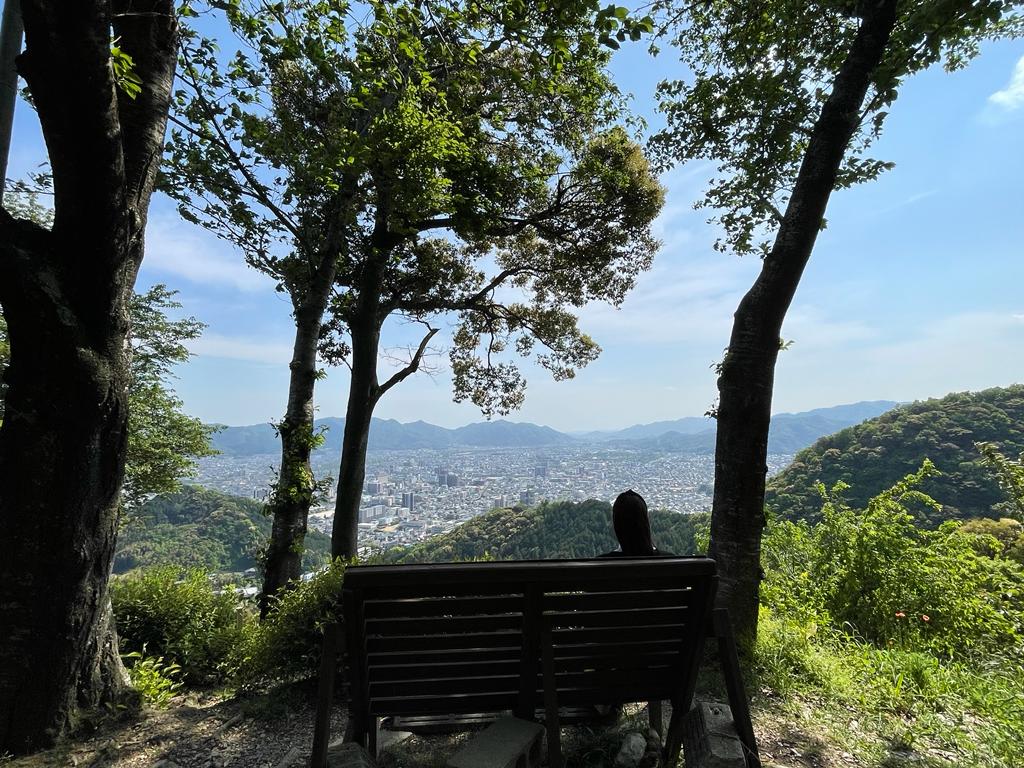 venayamaguchi's tweet photo. Ha llegado la época del shinryoku (新緑, literalmente “nuevo verdor”)🌿
A medida que avanza la primavera, las montañas de Yamaguchi se transforman en un frondoso tapiz de tonos verdes, y nuestro lugar preferido para disfrutar de unas fantásticas vistas es el monte Konomine (高嶺) https://t.co/8mx5FC3Lnv
