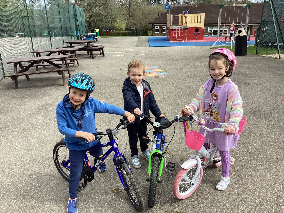 LingfieldPrep's tweet photo. 🌞Half term is nearly here, and it's not too late to sign up for our Fun Days Holiday Club!🎉
Children can our extensive facilities + beautiful outdoor spaces. Activities include face-painting, sports, cooking, arts + crafts, and lots more!
Book now by visiting our website.✨ https://t.co/LI5jYtfShn