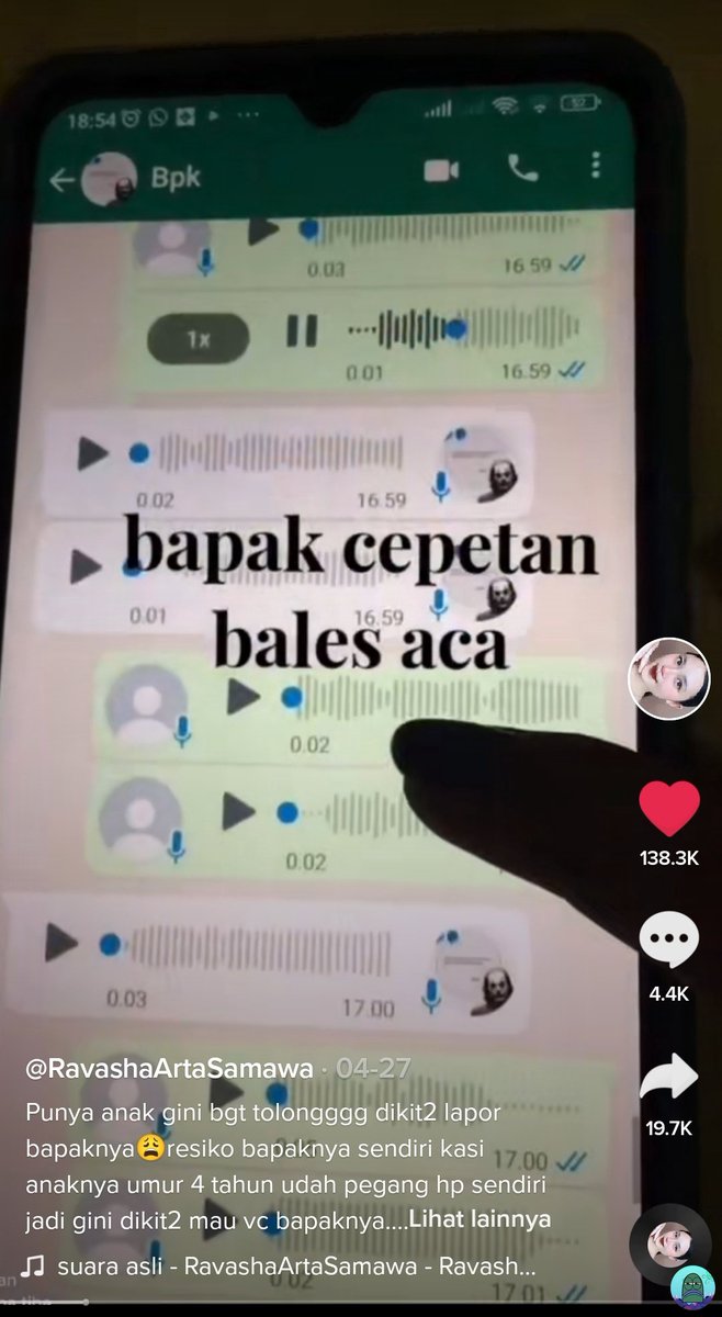 tanyakanrl's tweet photo. 💚 Cw // Tiktok . Yang punya tiktok ini sering ga lewat di fyp kalian sumpah lucu banget ngeliat VN Acha sama bapaknya mana aca nya lucu banget pertama tau kirain aca tuh cewek ternyata aca cowok toh gemess bgtt 😭😭 https://t.co/2BgYyFPRK9