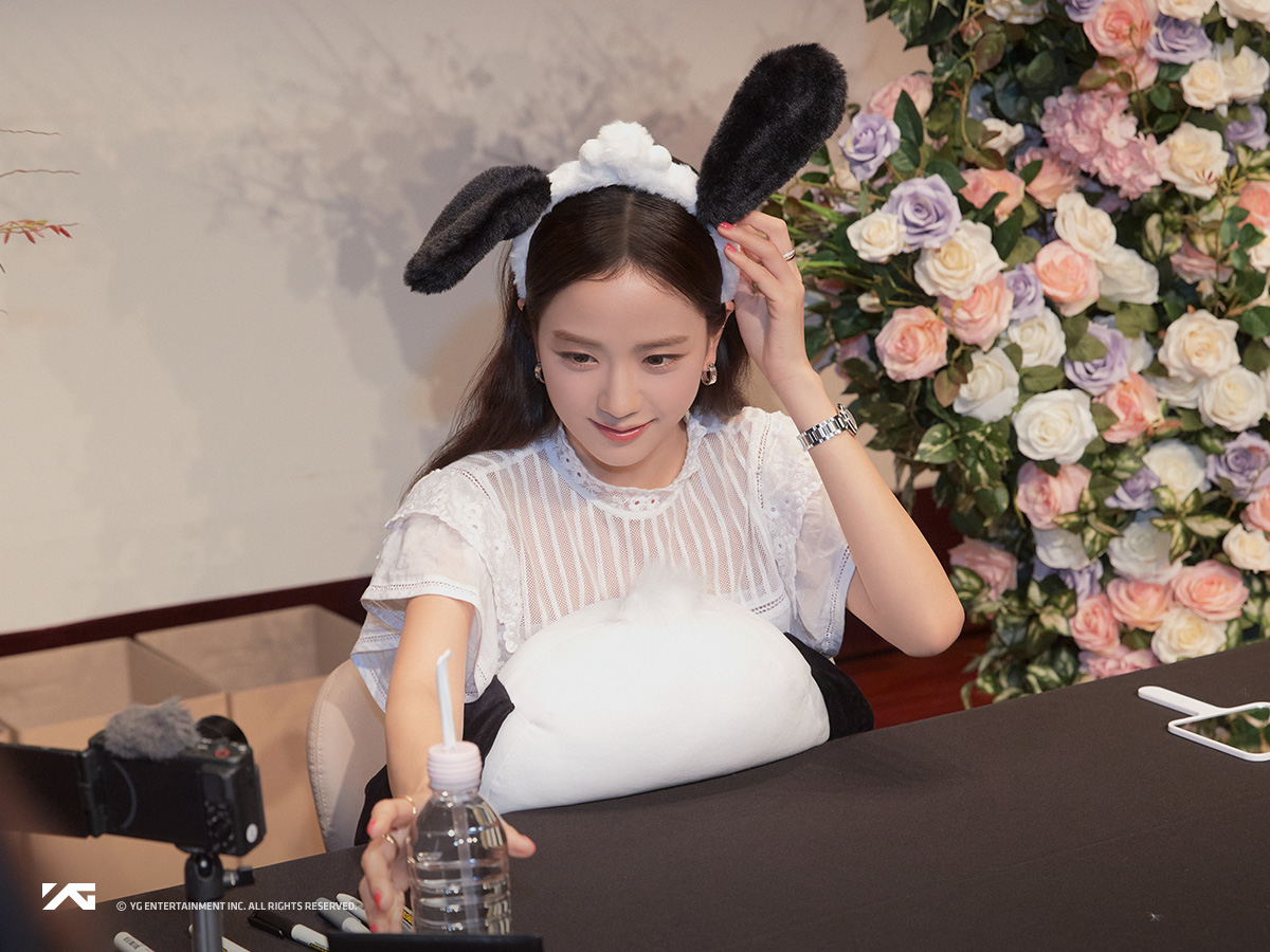 #JISOO [ME] OFFLINE FAN SIGNING EVENT

▶️weverse.io/blackpink/medi…

#지수 #BLACKPINK #블랙핑크 #FIRSTSINGLEALBUM #ME #OFFLINE_FANSIGNING_EVENT #BLINK #YG