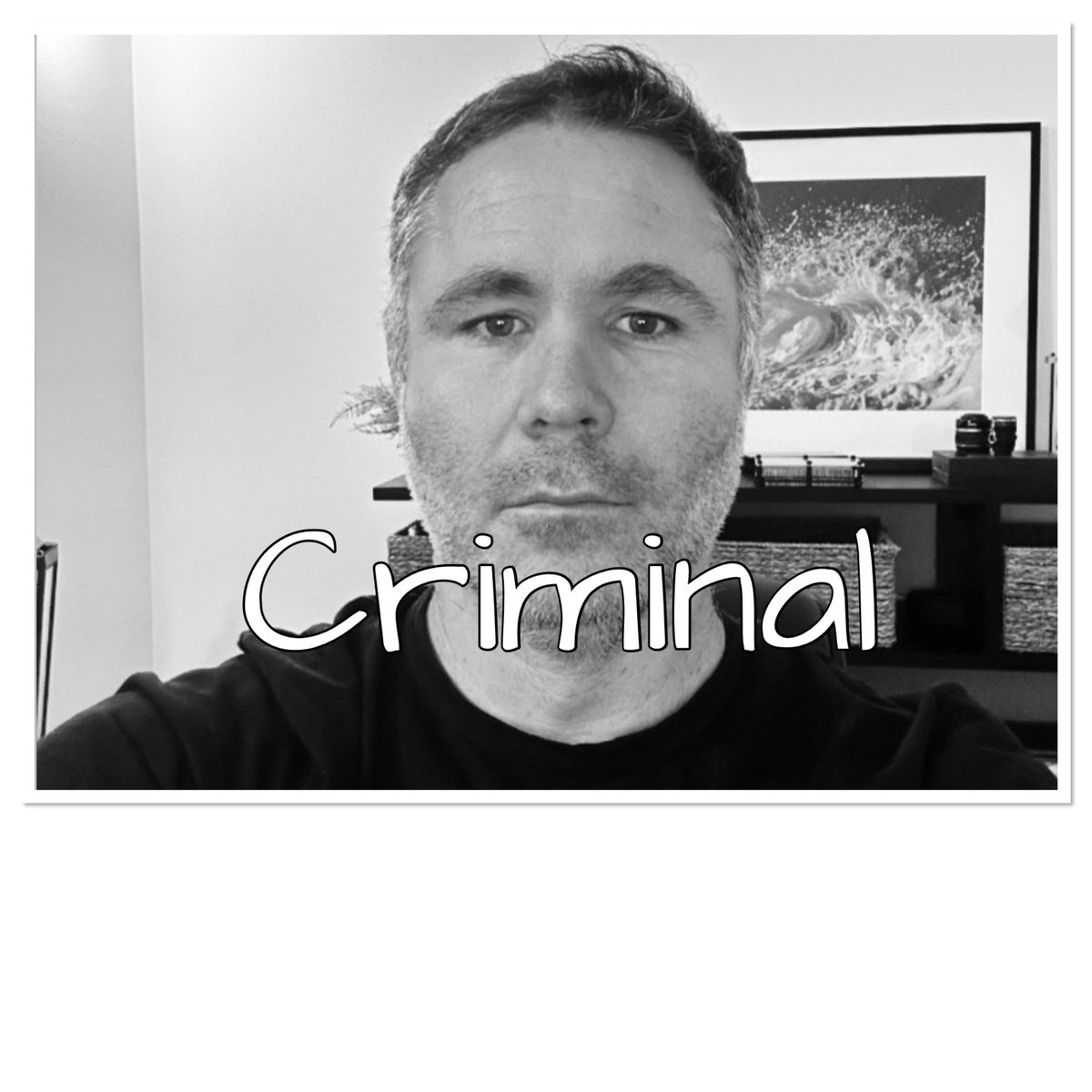 here is the boss of the paparazzi agency who put Harry, Meghan and Doria's lives in danger. for the sole purpose of committing a crime.