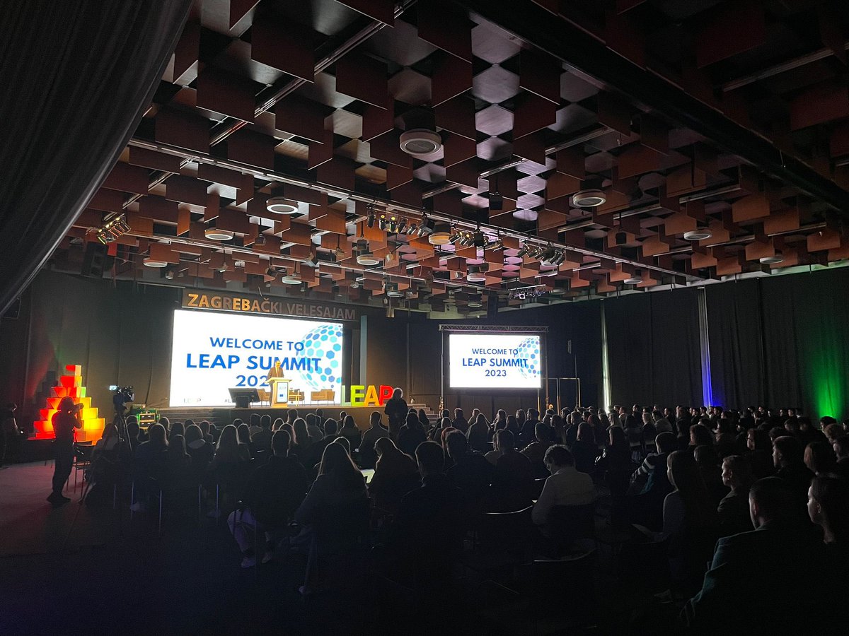 EK_Hrvatska's tweet photo. 🔴 #LEAPSummit 2023.

🎤 Konferenciju je otvorila @dubravkasuica, potpredsjednica Europske komisije za demokraciju i demografiju. 🇪🇺

💡Naglasak #Leap2023 je na razvoju vještina budućnosti, edukaciji o ℹ️ 💻, poduzetništvu i modernim trendovima.

#EuropeanYearofSkills https://t.co/vl71DSWpos