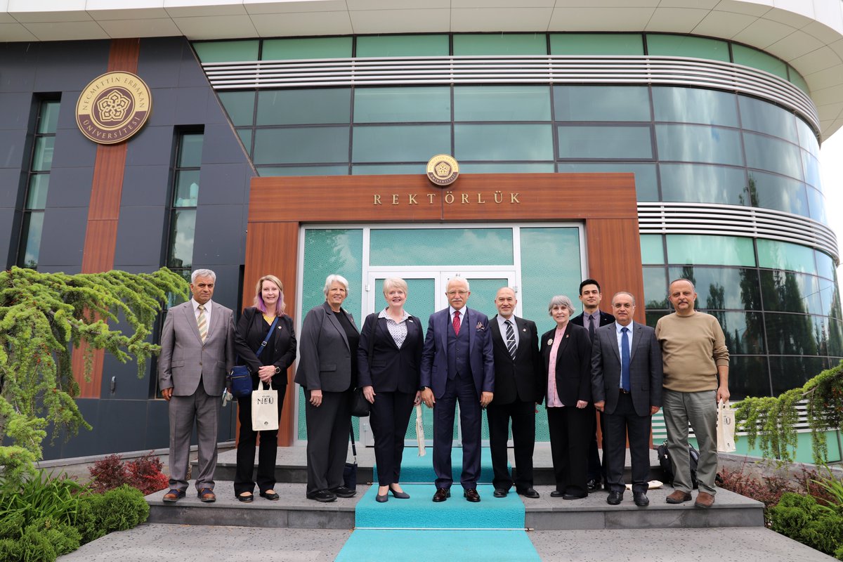 Necmettin Erbakan Üniversitesi (@neuniversitesi) on Twitter photo Amerika <a href="/ArkansasTech/">Arkansas Tech</a> Üniversitesi Rektörü Prof. Dr. Robin E. Bowen (<a href="/drrbowen/">Robin E. Bowen</a>) ve beraberindeki heyet, Rektörümüz Prof. Dr. <a href="/CemZorlu/">Prof. Dr. Cem Zorlu</a>'yu makamında ziyaret etti. Amerika <a href="/ArkansasTech/">Arkansas Tech</a> Üniversitesi Rektörü Prof. Dr. Robin E. Bowen (<a href="/drrbowen/">Robin E. Bowen</a>) ve beraberindeki heyet, Rektörümüz Prof. Dr. <a href="/CemZorlu/">Prof. Dr. Cem Zorlu</a>'yu makamında ziyaret etti.
