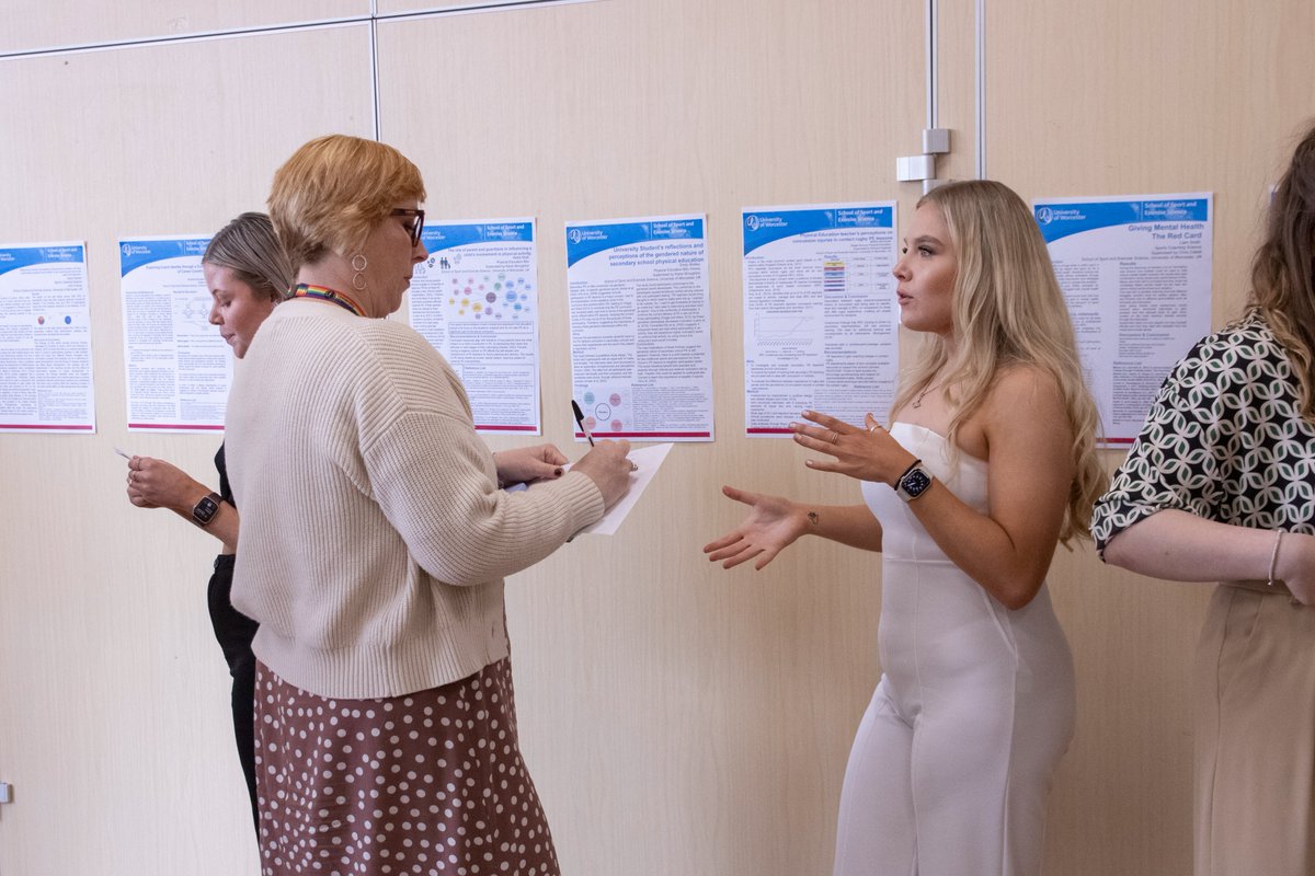 WorcPE's tweet photo. Students took the opportunities to share and discuss their research projects with each other and staff, in what was a friendly and supportive environment @WorcUni_SCS @UniWorcSSES https://t.co/cJ38mMlrqH