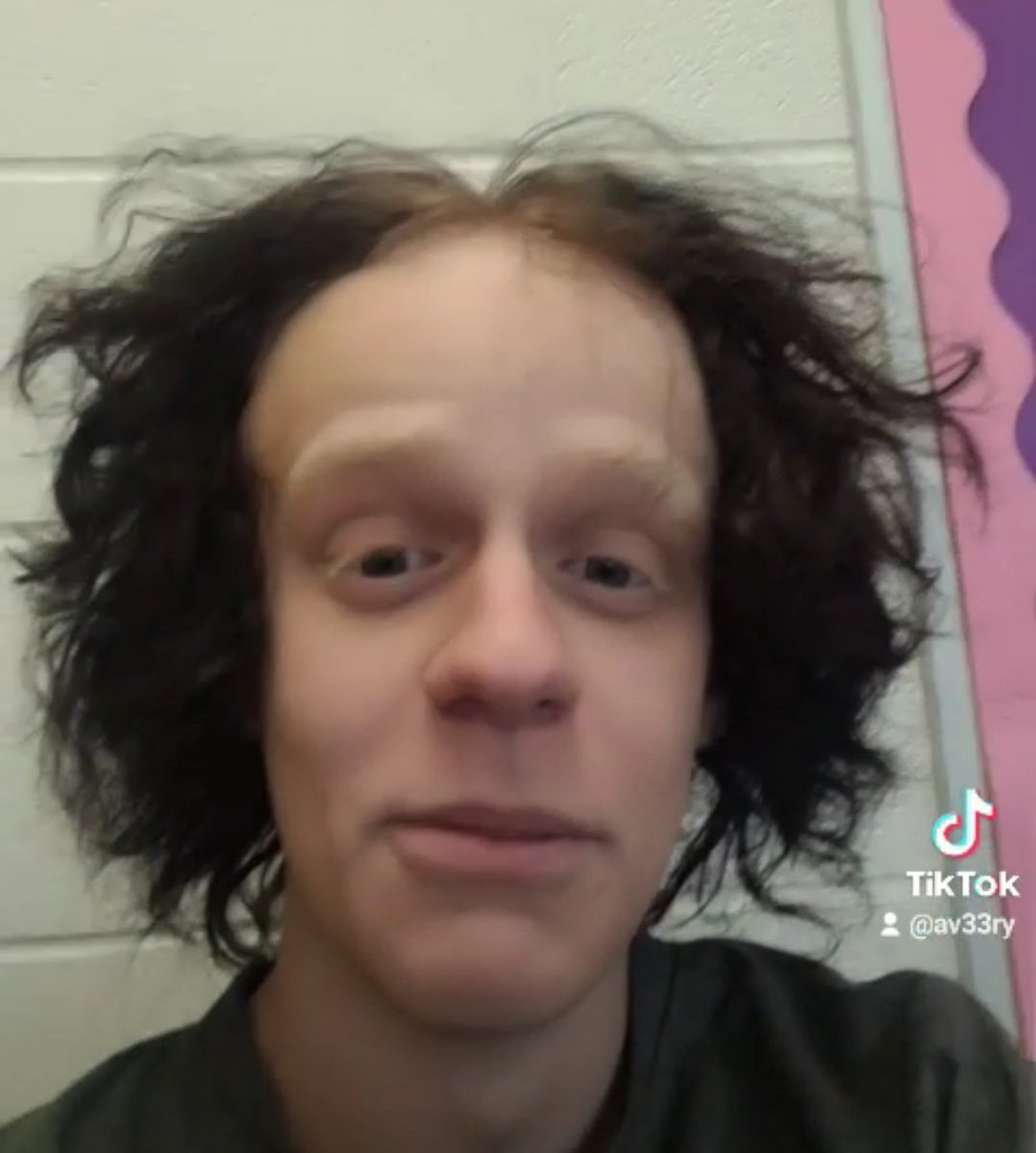 kitsu 🤍 on Twitter "this guy looks like if L from Death Note was a