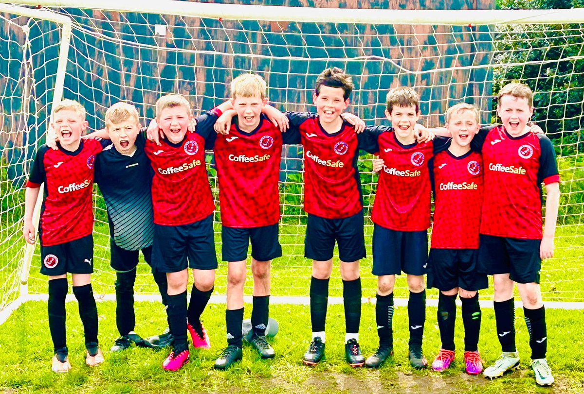 CoffeeSafeLtd's tweet photo. Well Done Clifton!

Proud of @CliftonYfc under 10's after a cracking season this year😎⚽️🏆🥇 https://t.co/9NkMVlq9Ji