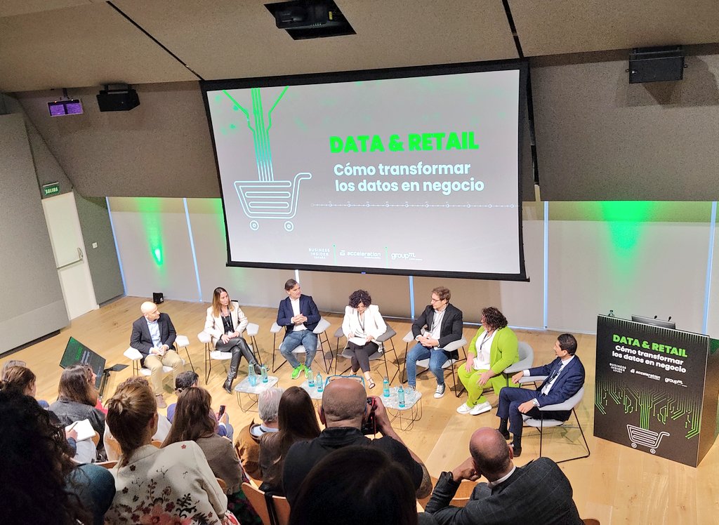 revistactrl's tweet photo. Cierra la jornada con una mesa redonda en la que los casos prácticos de transformación de datos en negocio serán los protagonistas, con marcas como @UnileverSpain, @leroymerlin_es, @ToyotaPrensa o @ProsegurES
#DataRetail https://t.co/VxQYrmQj56