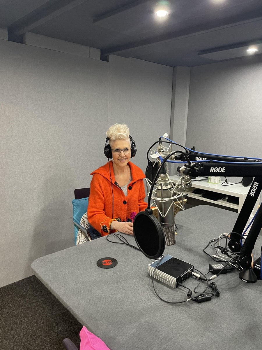 AmandaGoodall1's tweet photo. A fantastic day recording the Credible audiobook!
Credible is currently available to preorder at https://t.co/Mz2k6kaFFR
#credible #expertleadership #leadership https://t.co/LfNNNOl3LJ