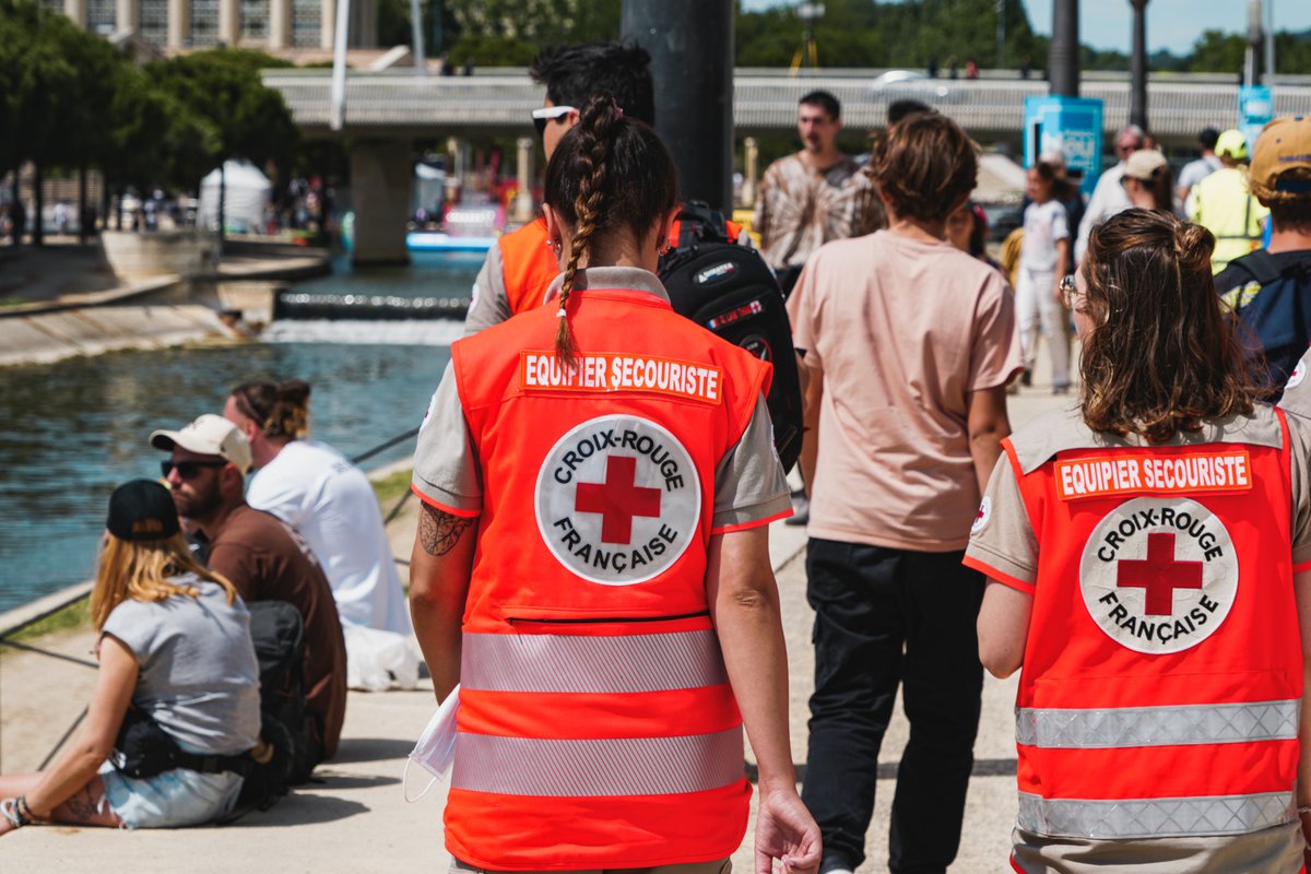 PMMontpellier's tweet image. #Fise2023
🚔 La police municipale œuvre à garantir votre sécurité avec les partenaires mobilisés :

🚋 Les contrôleurs @TaMVoyages
Ici ils régulent le flux des voyageurs

⛑️ Les secouristes @CroixRouge34 
Ici en chemin

🚒 Les pompiers @SDIS34 
Toujours prêts à intervenir