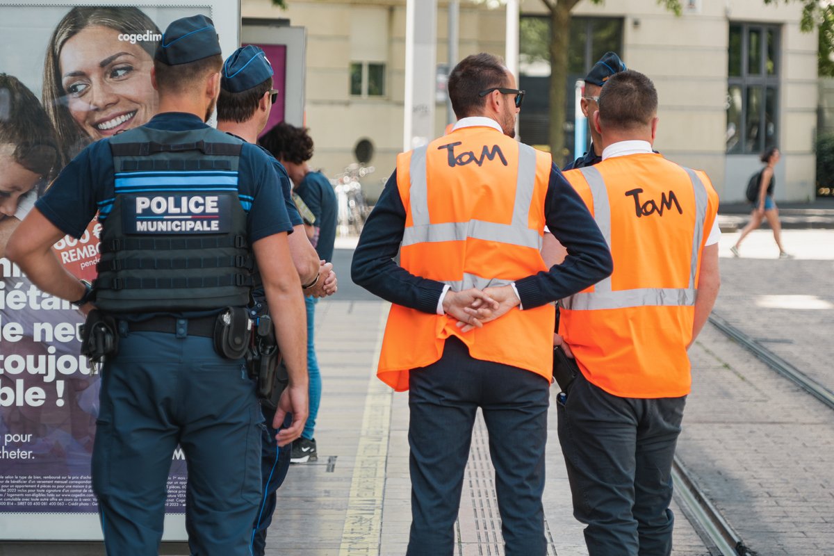 PMMontpellier's tweet image. #Fise2023
🚔 La police municipale œuvre à garantir votre sécurité avec les partenaires mobilisés :

🚋 Les contrôleurs @TaMVoyages
Ici ils régulent le flux des voyageurs

⛑️ Les secouristes @CroixRouge34 
Ici en chemin

🚒 Les pompiers @SDIS34 
Toujours prêts à intervenir