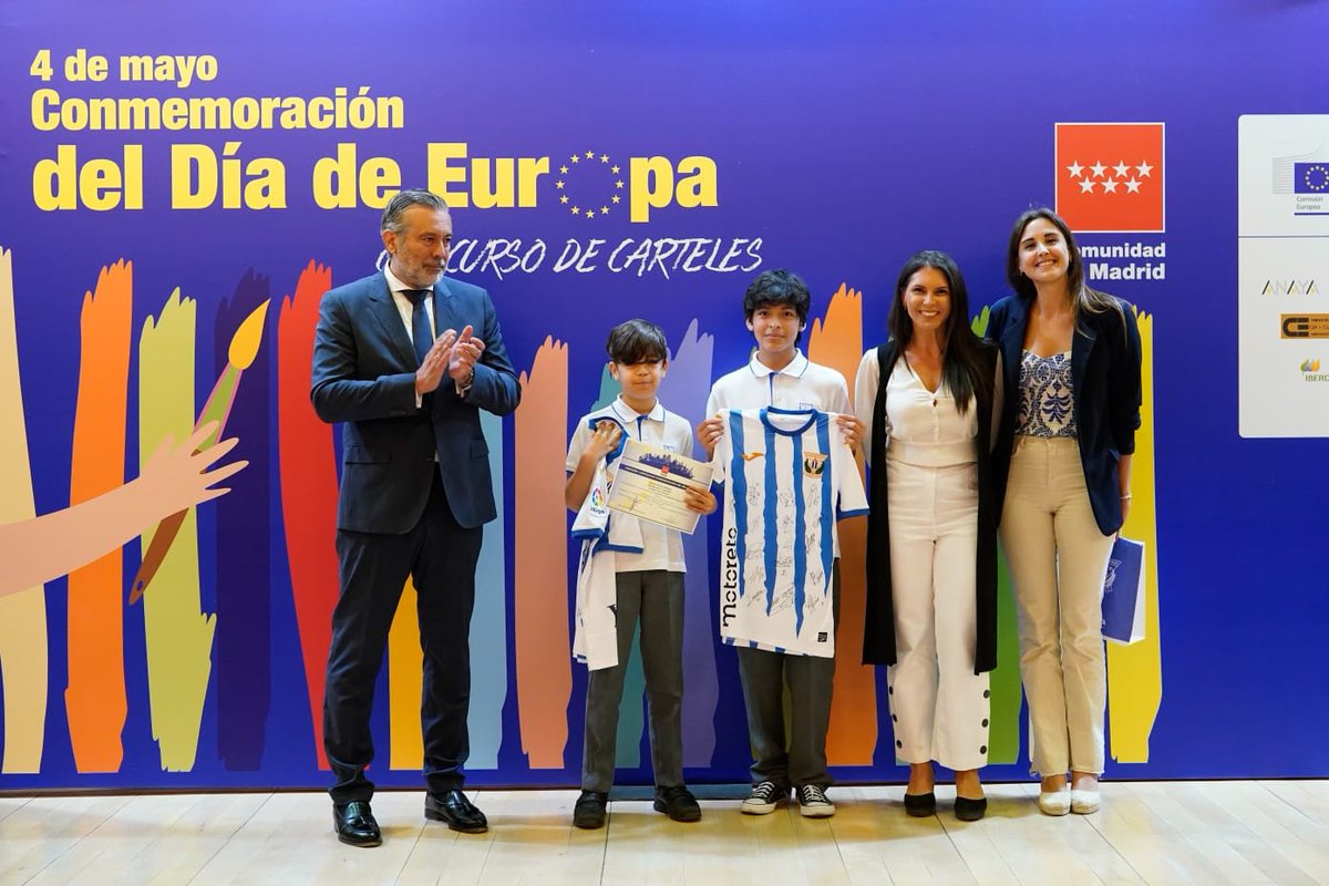 coleliceoconsul's tweet photo. Alonso Pérez Carrero, de 1ºB de la ESO, ha sido galardonado con uno de los premios del Concurso de Carteles en conmemoración del Día de Europa. 
#colegiovallecas #actualicéate #micolemola #EducaciónDeCalidad https://t.co/1PnvVj40zI
