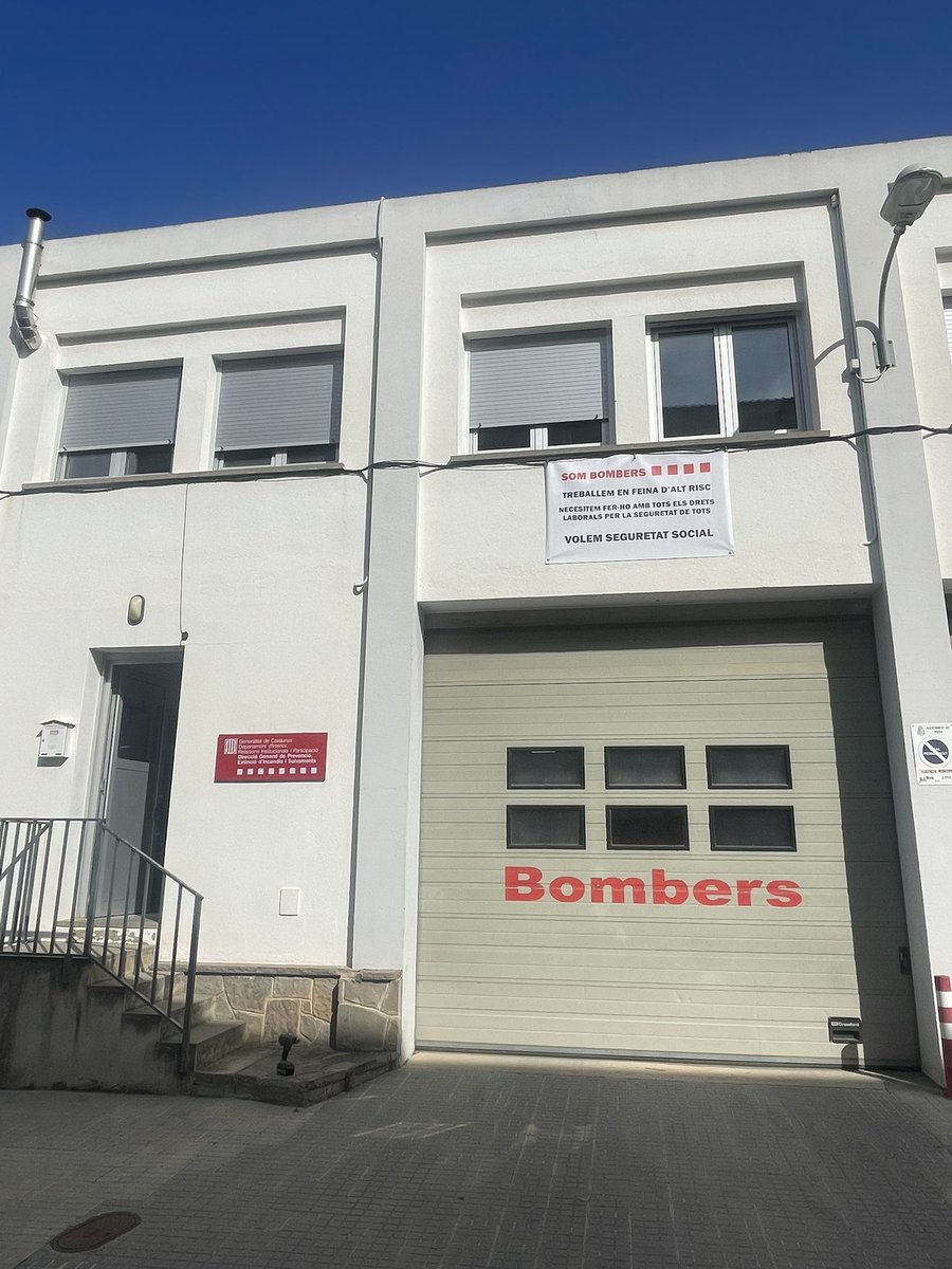 Bombers és una feina d'alt risc i estem totalment desprotegits. No tenim una cobertura sanitària i eficaç en cas d'accident. Una situació insostenible en un model de bombers obsolet!

#CapBomberSenseSeguretatSocial 
#SomBombers
