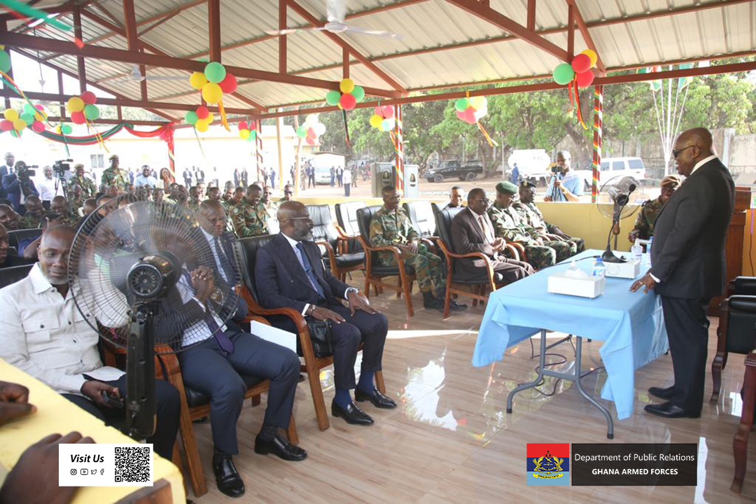 GhArmedForces's tweet image. President  Nana Addo Dankwa Akufo-Addo, accompanied by the  host President of the Republic of Guinea-Bissau (FARP), HE General (Gen) Umaro Mokhtar Sissoco Embalo visited Ghanaian troops serving in Guinea-Bissau - bit.ly/3MErPfG
