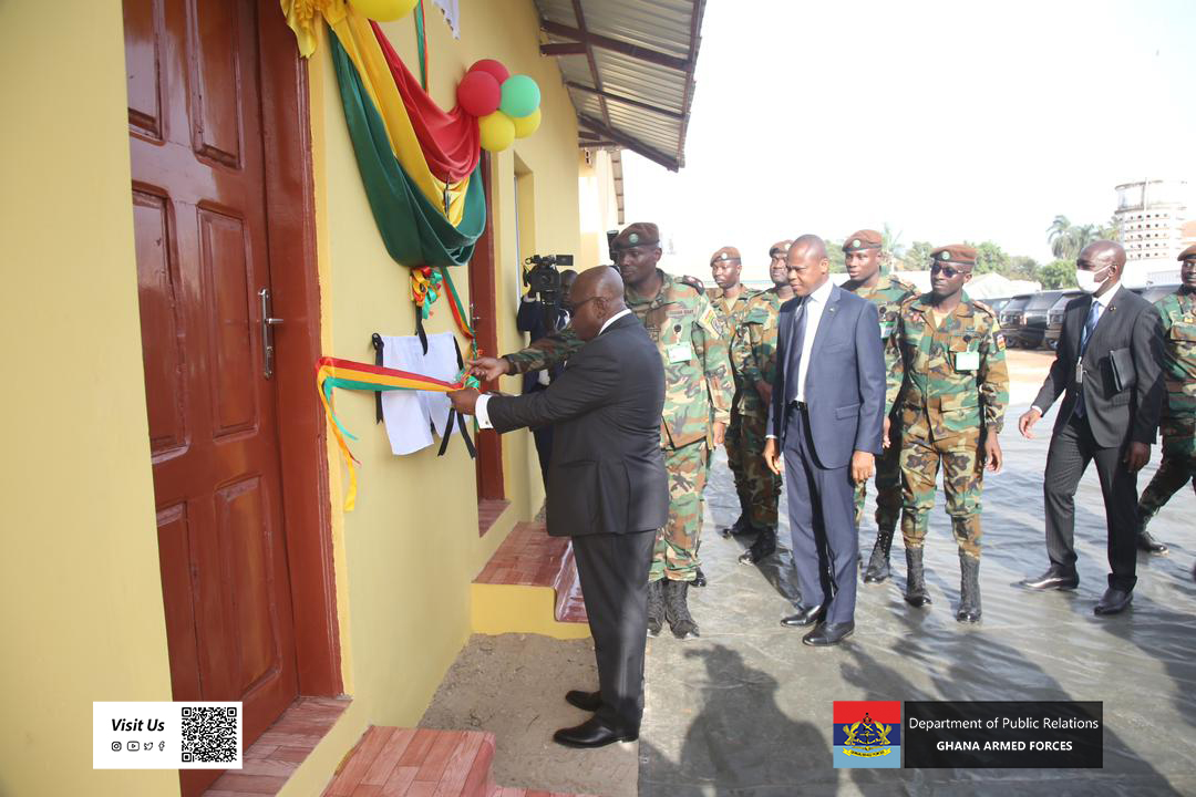GhArmedForces's tweet image. President  Nana Addo Dankwa Akufo-Addo, accompanied by the  host President of the Republic of Guinea-Bissau (FARP), HE General (Gen) Umaro Mokhtar Sissoco Embalo visited Ghanaian troops serving in Guinea-Bissau - bit.ly/3MErPfG