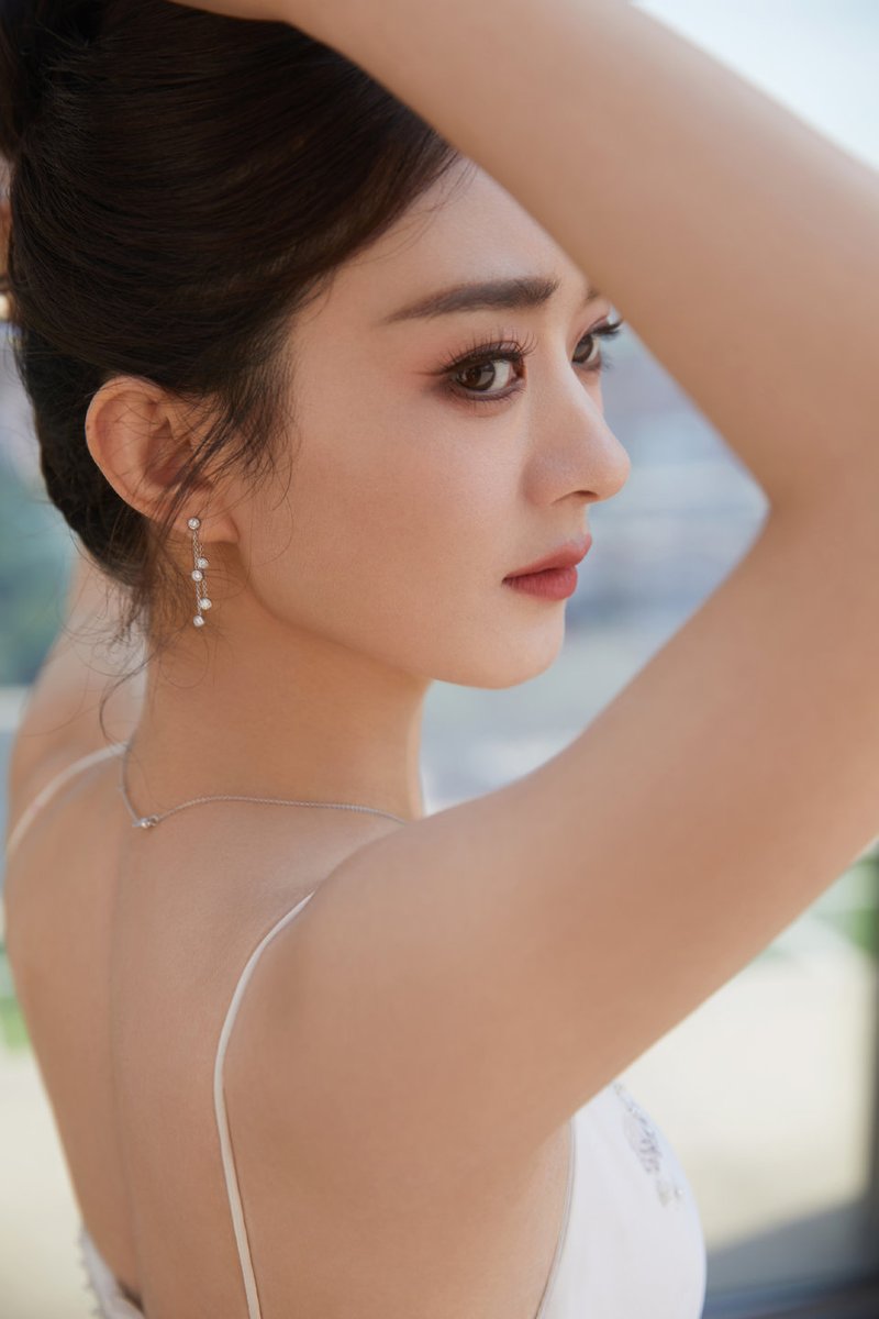 ningjureerat's tweet photo. 20230518. Studio Upweibo Time turns and expresses eternal love. In a moment of 240,000, encountering a beautiful encounter that never fades, the throbbing moment is eternal.
#赵丽颖 #Zhaoliying #จ้าวหลี่อิง #เจ้าหลี่อิง #ZhaoLiying #Logines https://t.co/Q8fvkwhqWd
