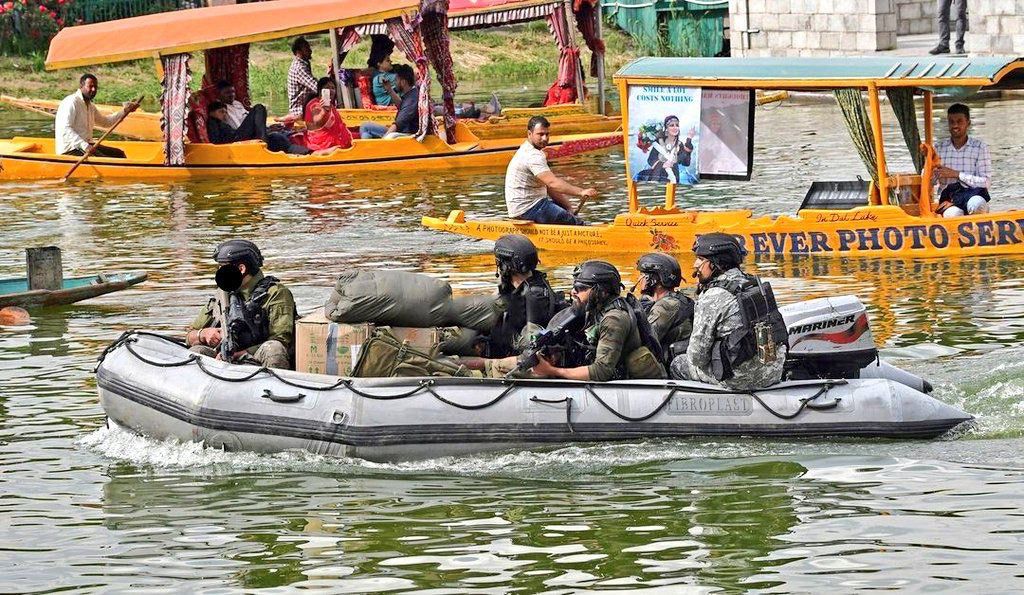 Our brave Indian Navy Deployed at Dal Lake, Srinagar ahead of #G20 meet 🤞🏻

#G20Kashmir