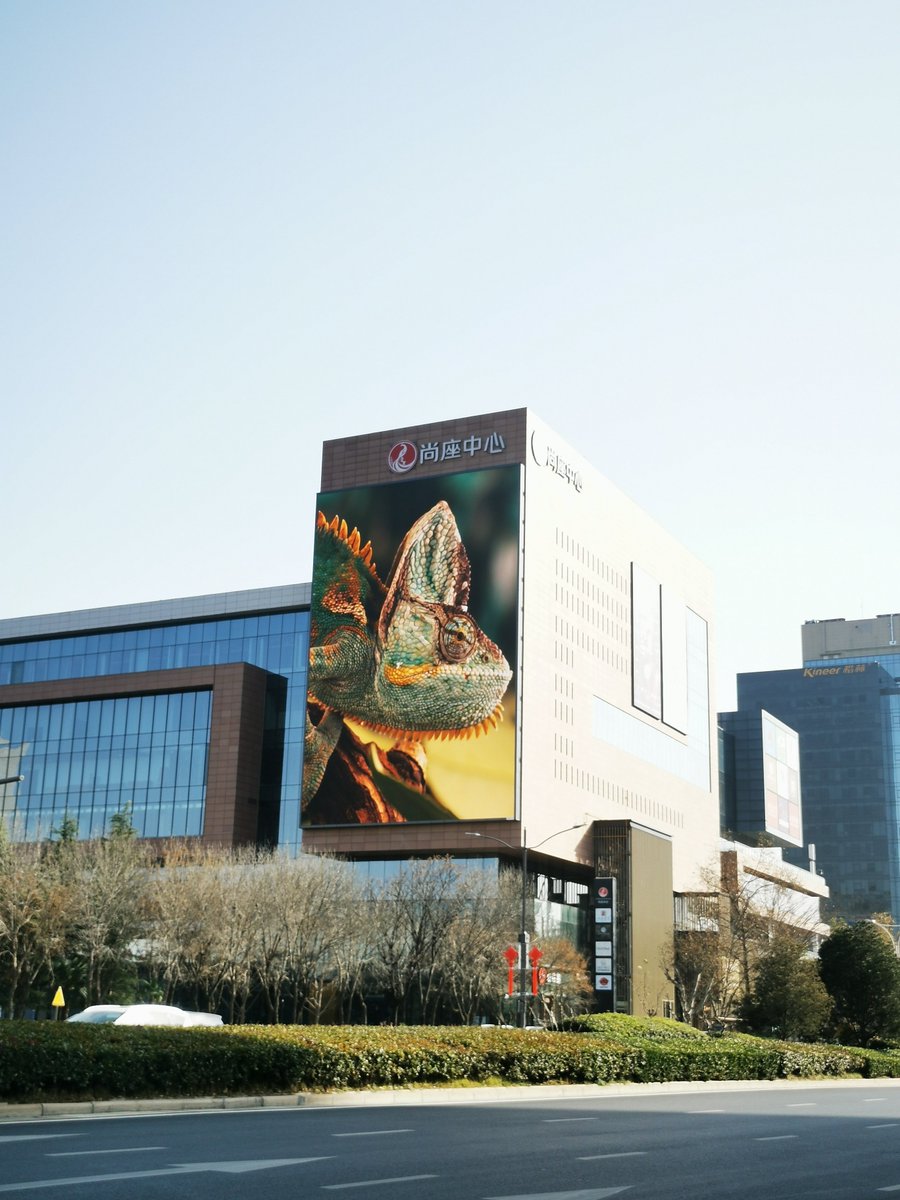 LEDAbsen's tweet image. Amazing! Thrilled to share with you a 553㎡ eye-catching landmark created by the Absen A series, the 10,000nit high brightness energy-saving LED display in the Shangzuo Center of Zhengzhou, Hena, China. 
To make the ideal advertisement, get the Absen A series!
#dooh #outdoorled