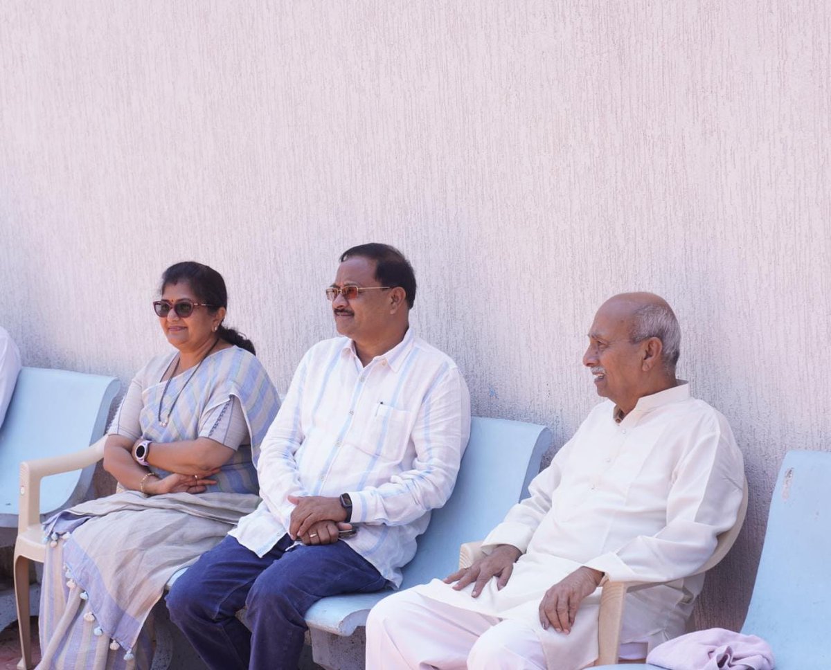 annasahebsjolle's tweet photo. ಇಂದು ಅಂಕಲಿ ಗ್ರಾಮದಲ್ಲಿ, ನಮ್ಮ ಆತ್ಮೀಯರು, ರಾಜ್ಯಸಭಾ ಮಾಜಿ ಸದಸ್ಯರಾದ ಶ್ರೀ ಪ್ರಭಾಕರ ಕೋರೆ ಜಿ ಅವರ ಮಾಲೀಕತ್ವದ ಮಯೂರ ಚಿತ್ರಮಂದಿರದ 48 ನೇ ವಾರ್ಷಿಕೋತ್ಸವ ಸಮಾರಂಭದಲ್ಲಿ ಭಾಗವಹಿಸಿ, ಚಿತ್ರಮಂದಿರವು ಯಶಸ್ವಿ ಪಥದಲ್ಲಿ ಮುನ್ನಡೆಯಲಿ ಎಂದು ಶುಭ ಹಾರೈಸಲಾಯಿತು.
#Ankali https://t.co/yyRhkQPUHQ