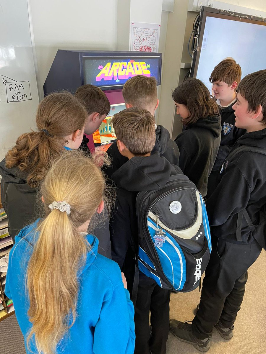 An excited and packed @blairgowiecomp #codeclub test driving our new @Raspberry_Pi arcade machine. #retrogames #CSscot23 @BlairgowrieHS