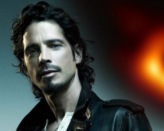 “And if you don’t believe the sun will rise, stand alone and greet the coming night in the last remaining light.”

Chris Cornell (1964~2017)

#ChrisCornell #RIP #RIPChrisCornell #ChrisCornellForever