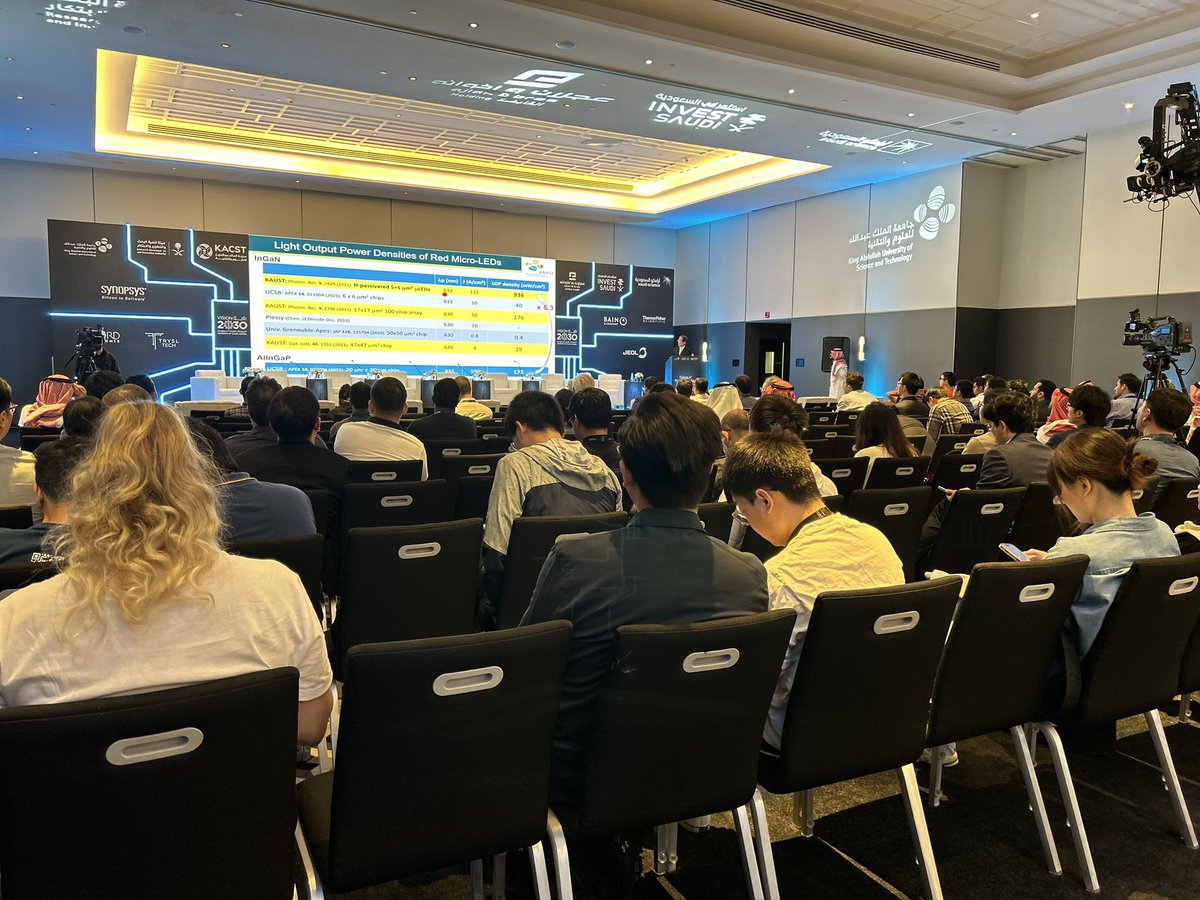 Good audience at the final session of the #SemiconductorForum 23 at #KAUST. Exciting discussions on the future of MicroLeds! #semiconductor